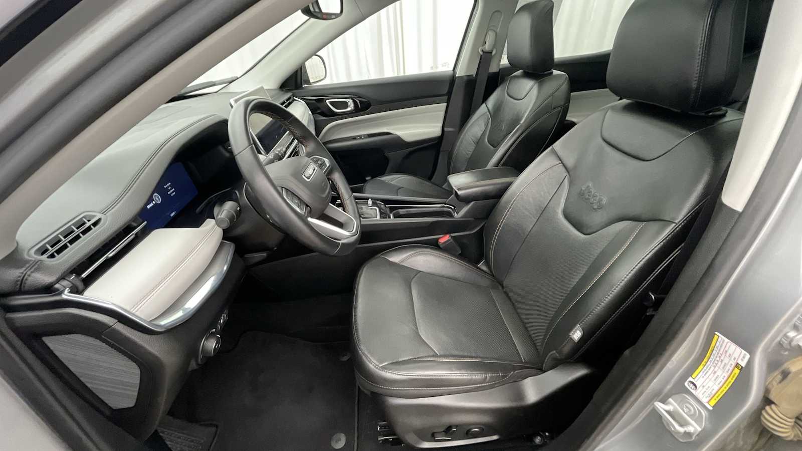 Thumbnail: 2022 Jeep Compass - 6