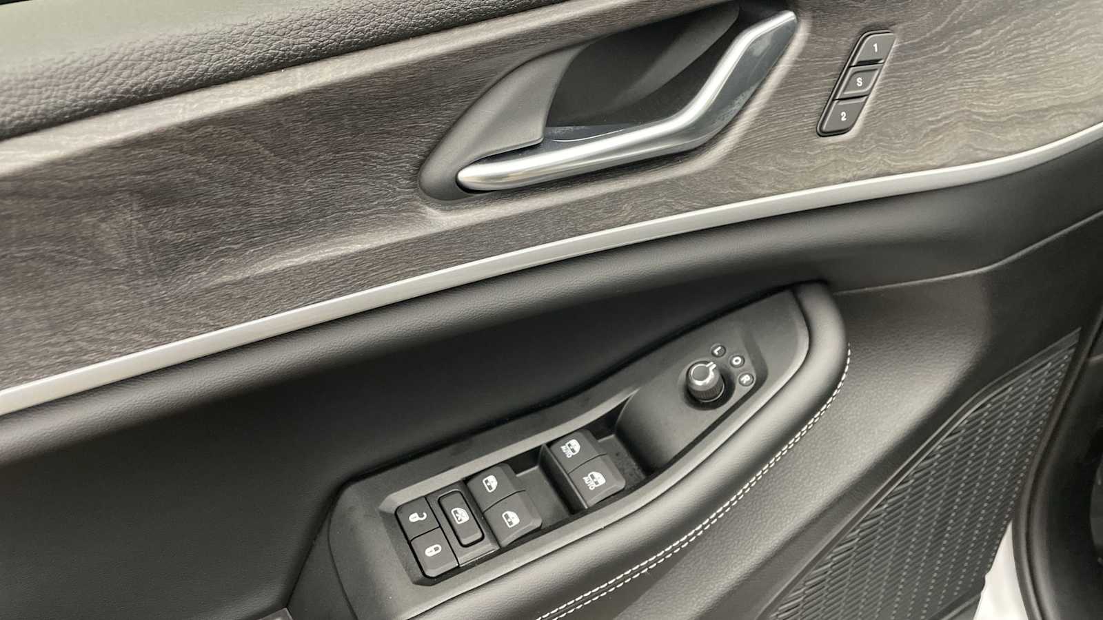 Thumbnail: 2025 Jeep Grand Cherokee - 7