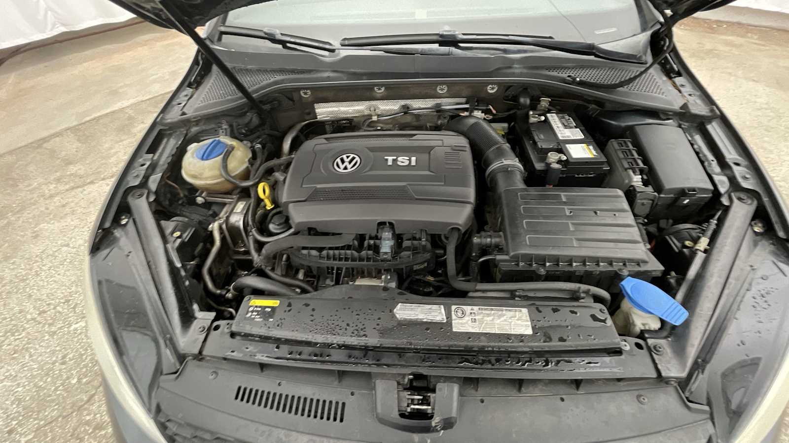 Thumbnail: 2015 Volkswagen Golf - 22