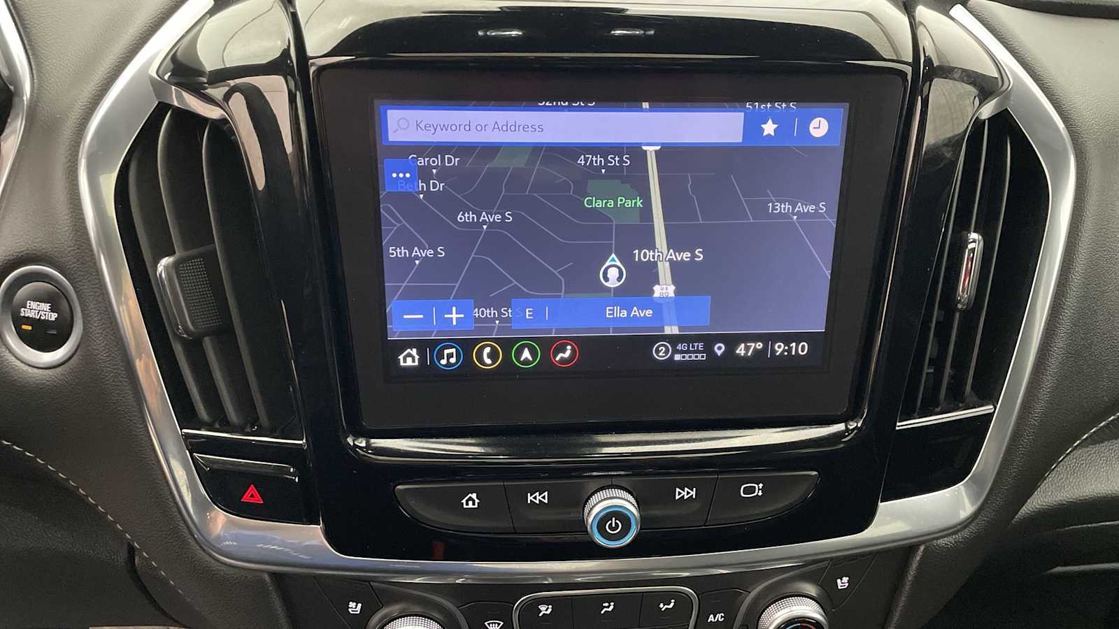 Thumbnail: 2023 Chevrolet Traverse - 4