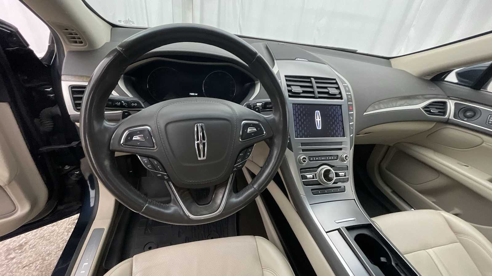 Thumbnail: 2020 Lincoln MKZ - 3