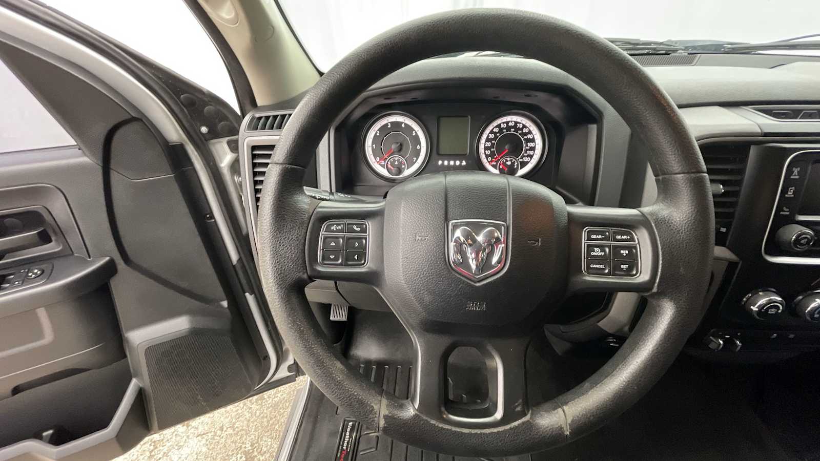 Thumbnail: 2017 RAM 1500 - 10