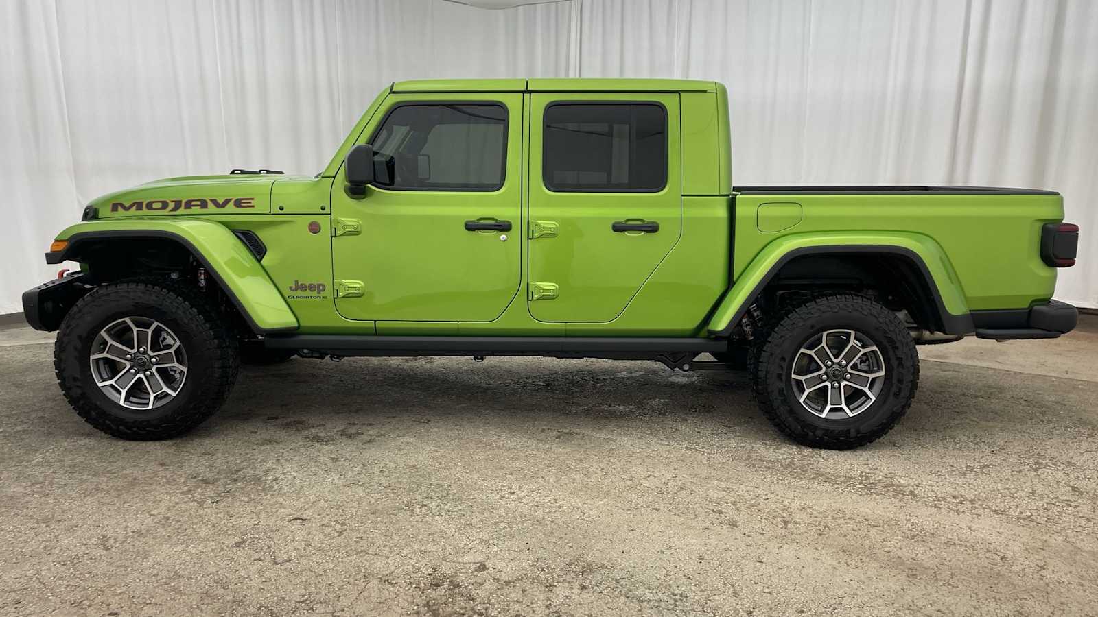 Thumbnail: 2025 Jeep Gladiator - 33