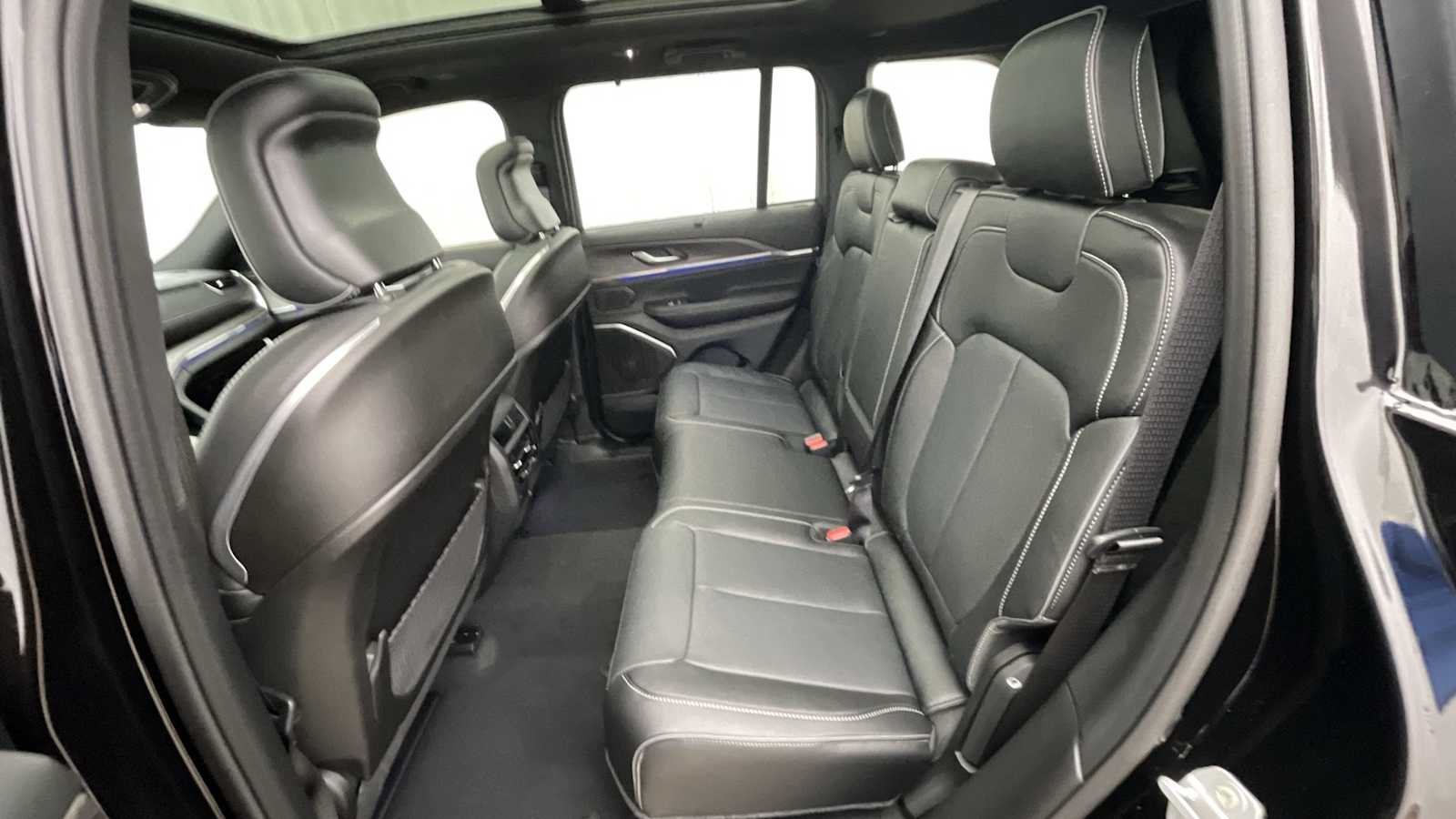 Thumbnail: 2025 Jeep Grand Cherokee - 10