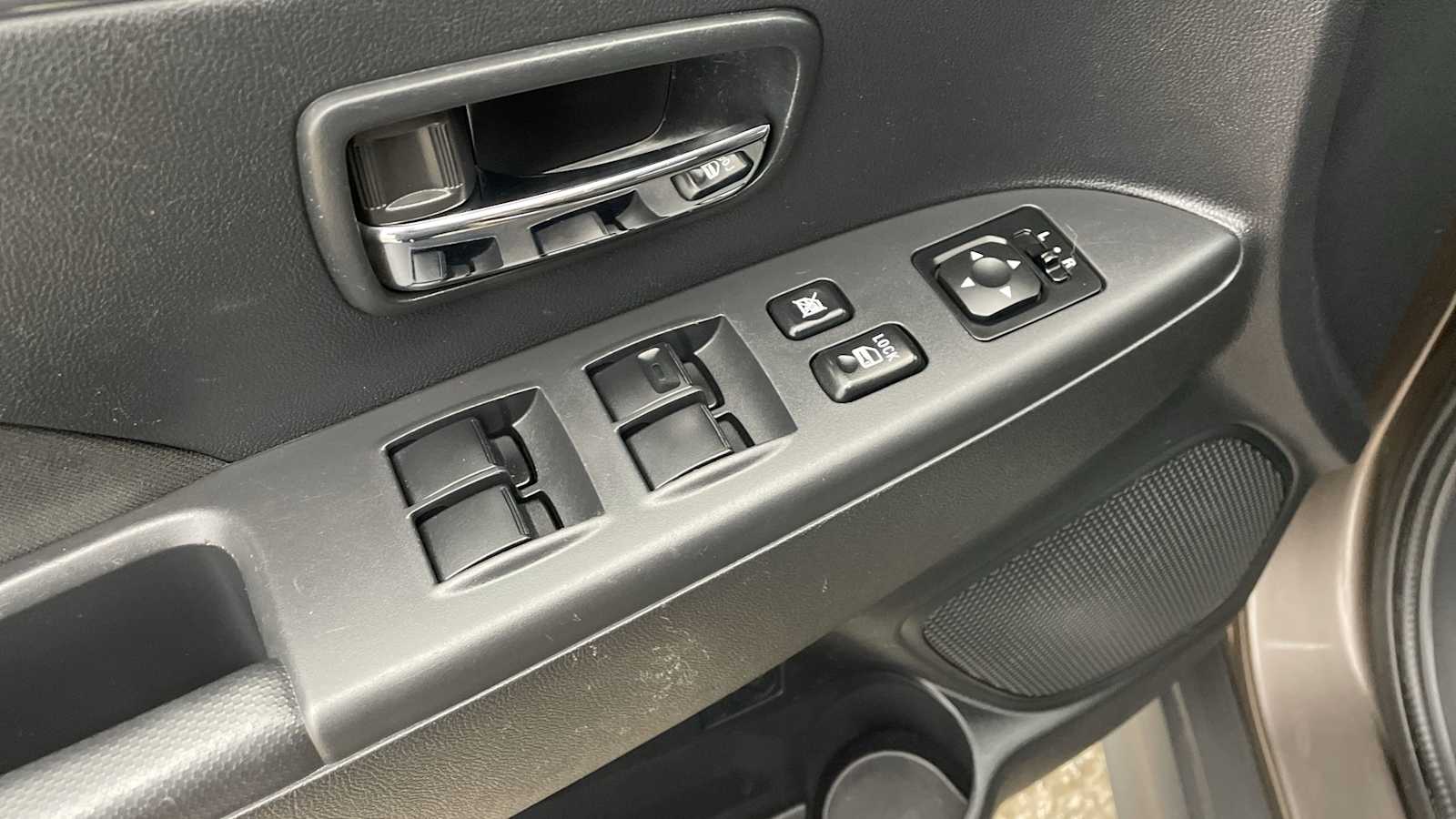 Thumbnail: 2016 Mitsubishi Outlander Sport - 6