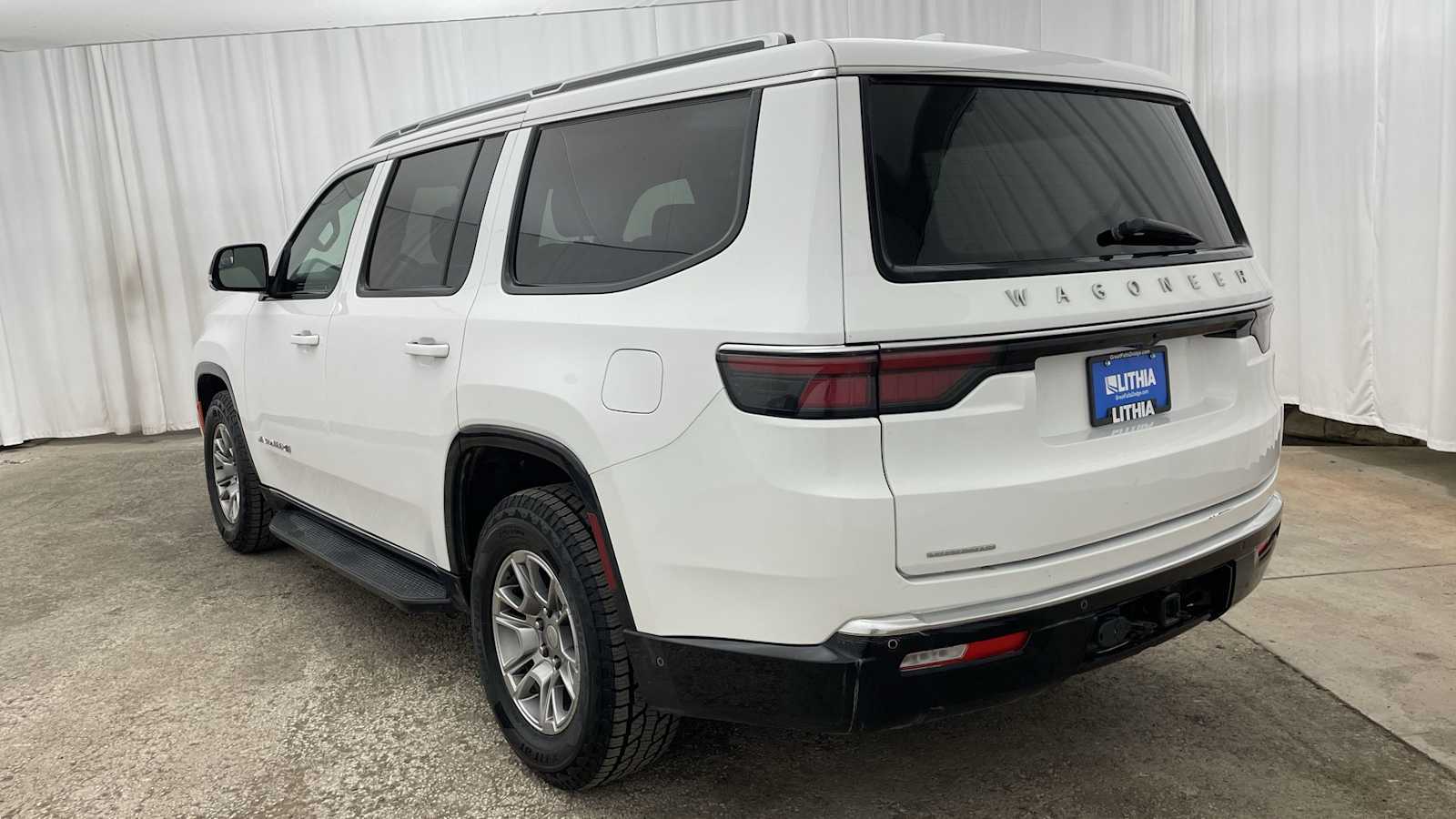 Thumbnail: 2023 Jeep Wagoneer - 32