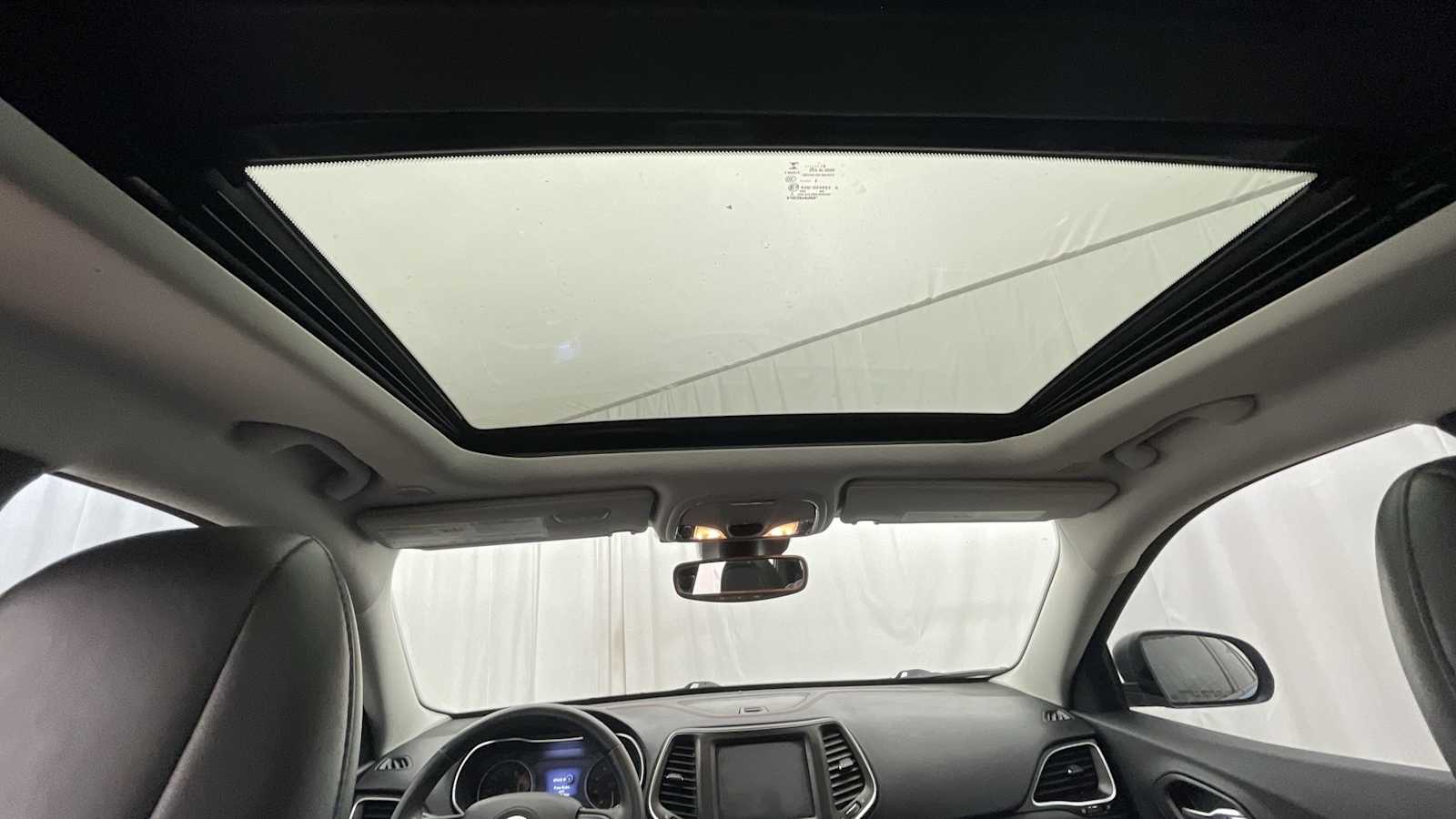 Thumbnail: 2019 Jeep Cherokee - 9