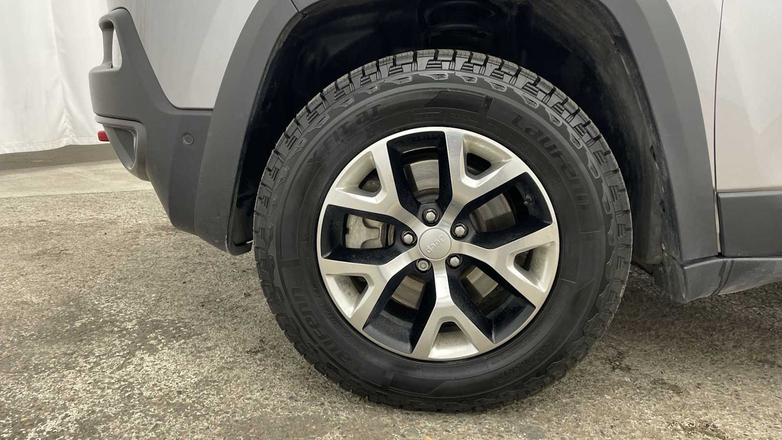 Thumbnail: 2018 Jeep Cherokee - 44