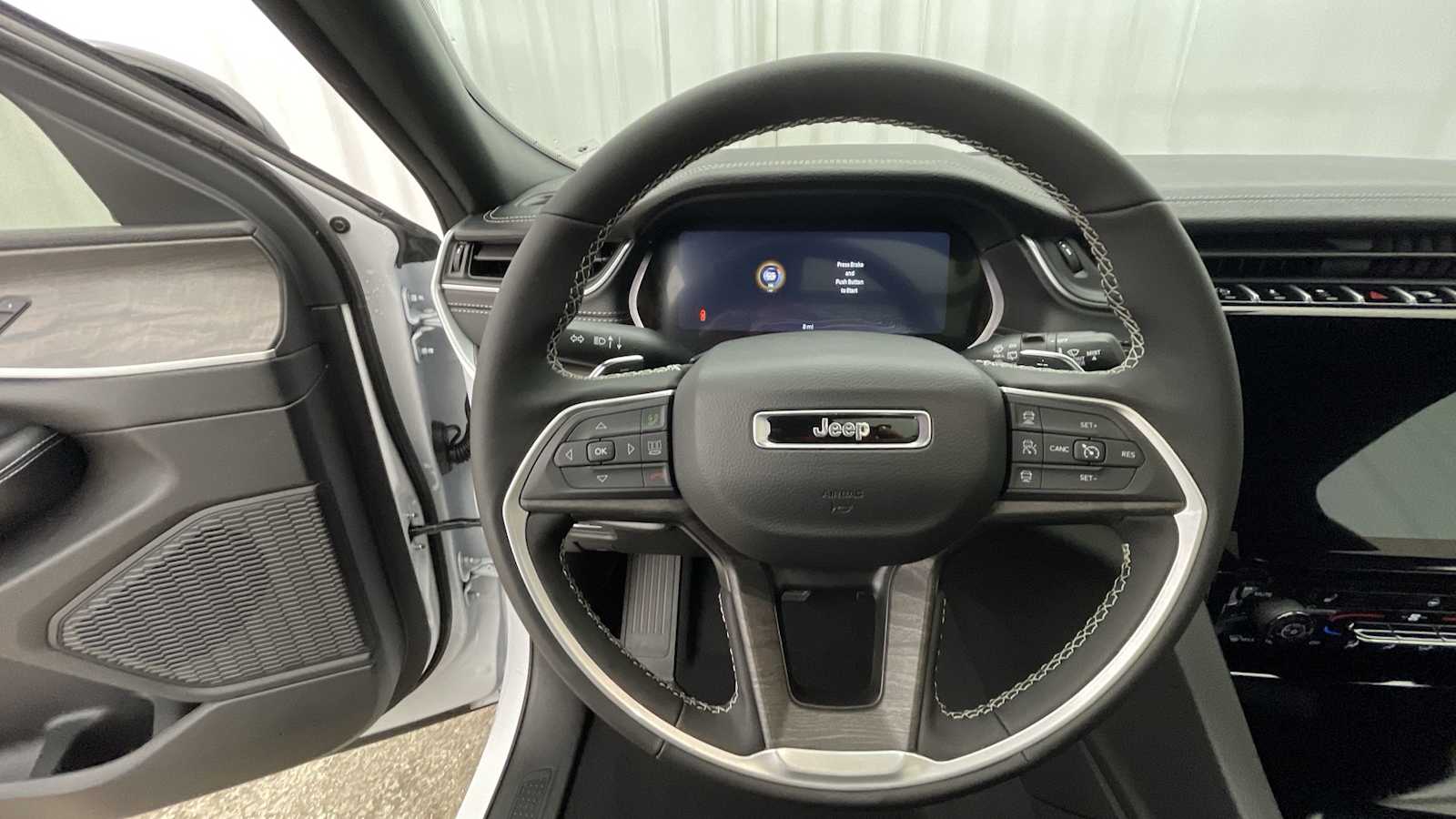 Thumbnail: 2025 Jeep Grand Cherokee - 14