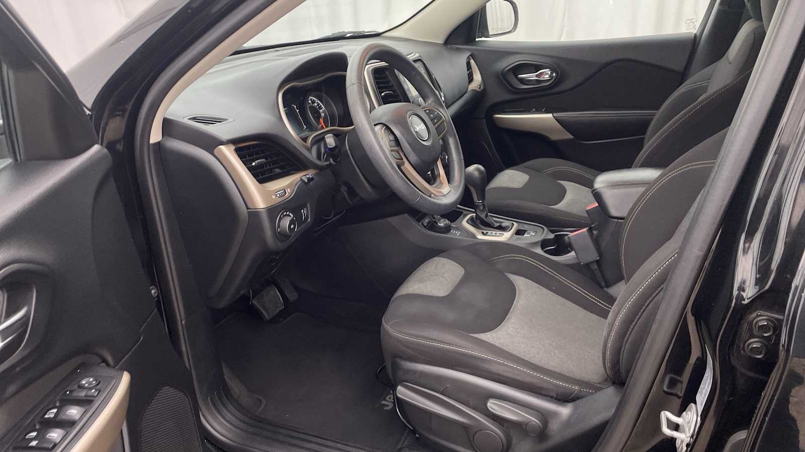 Used 2018 Jeep Cherokee Latitude with VIN 1C4PJMCX4JD534348 for sale in Great Falls, MT