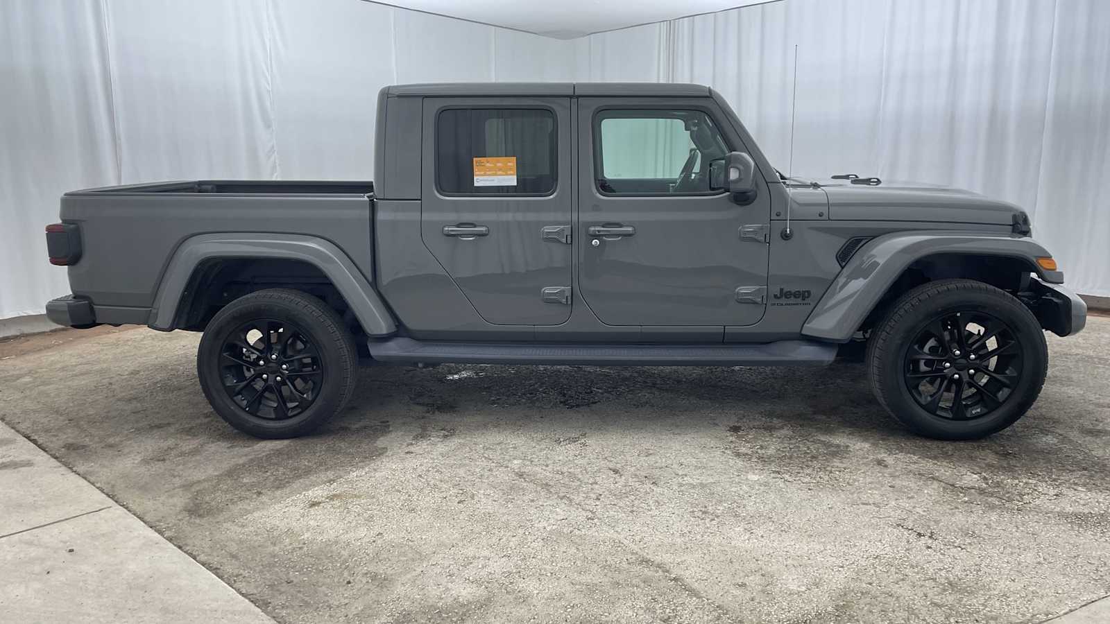 Thumbnail: 2023 Jeep Gladiator - 36