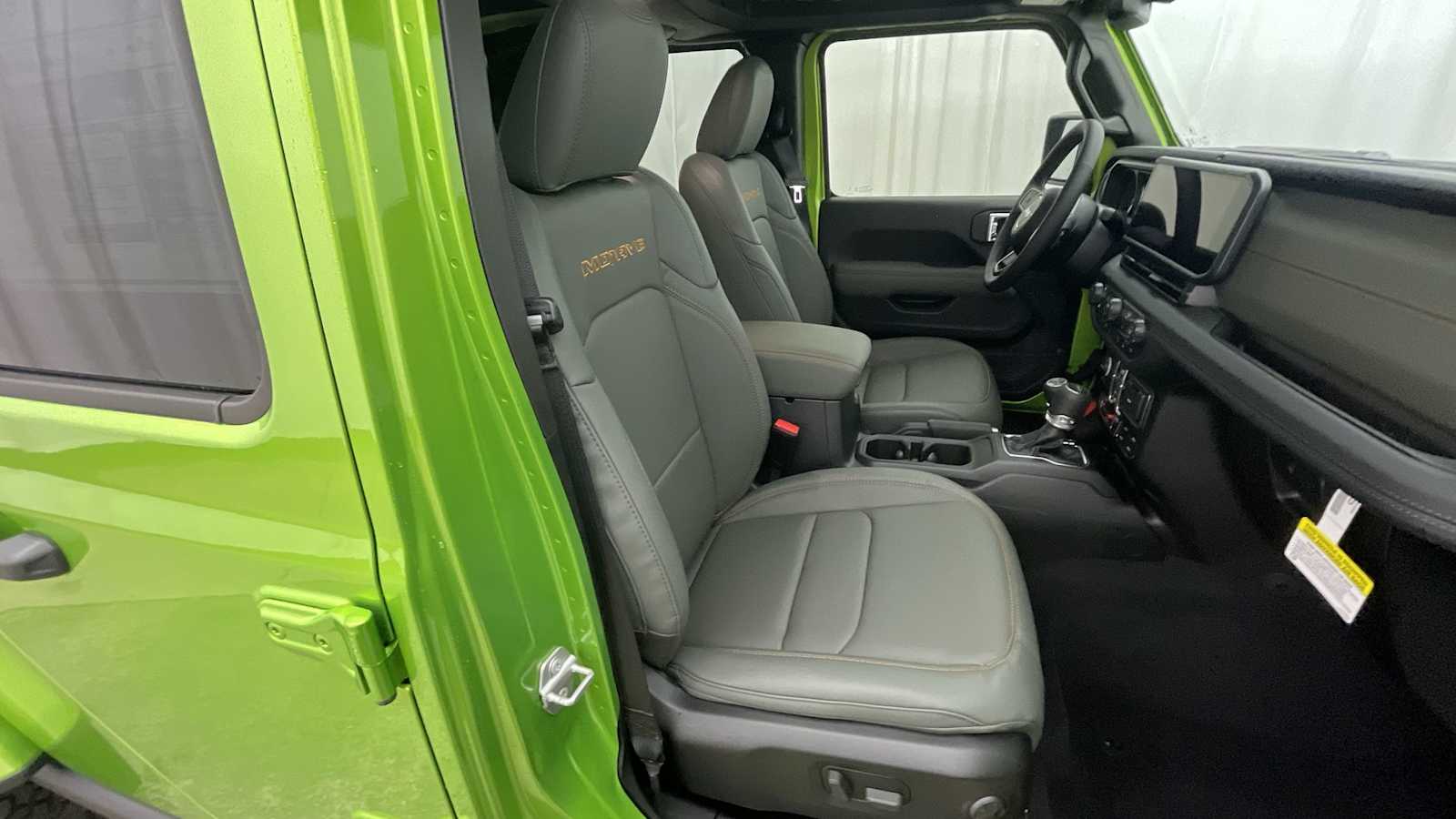 Thumbnail: 2025 Jeep Gladiator - 12