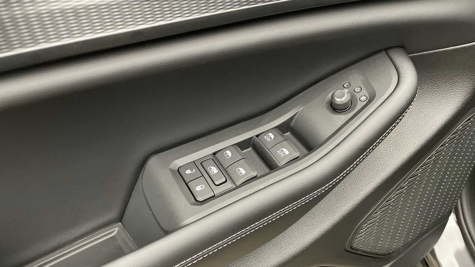 Thumbnail: 2025 Jeep Grand Cherokee - 6