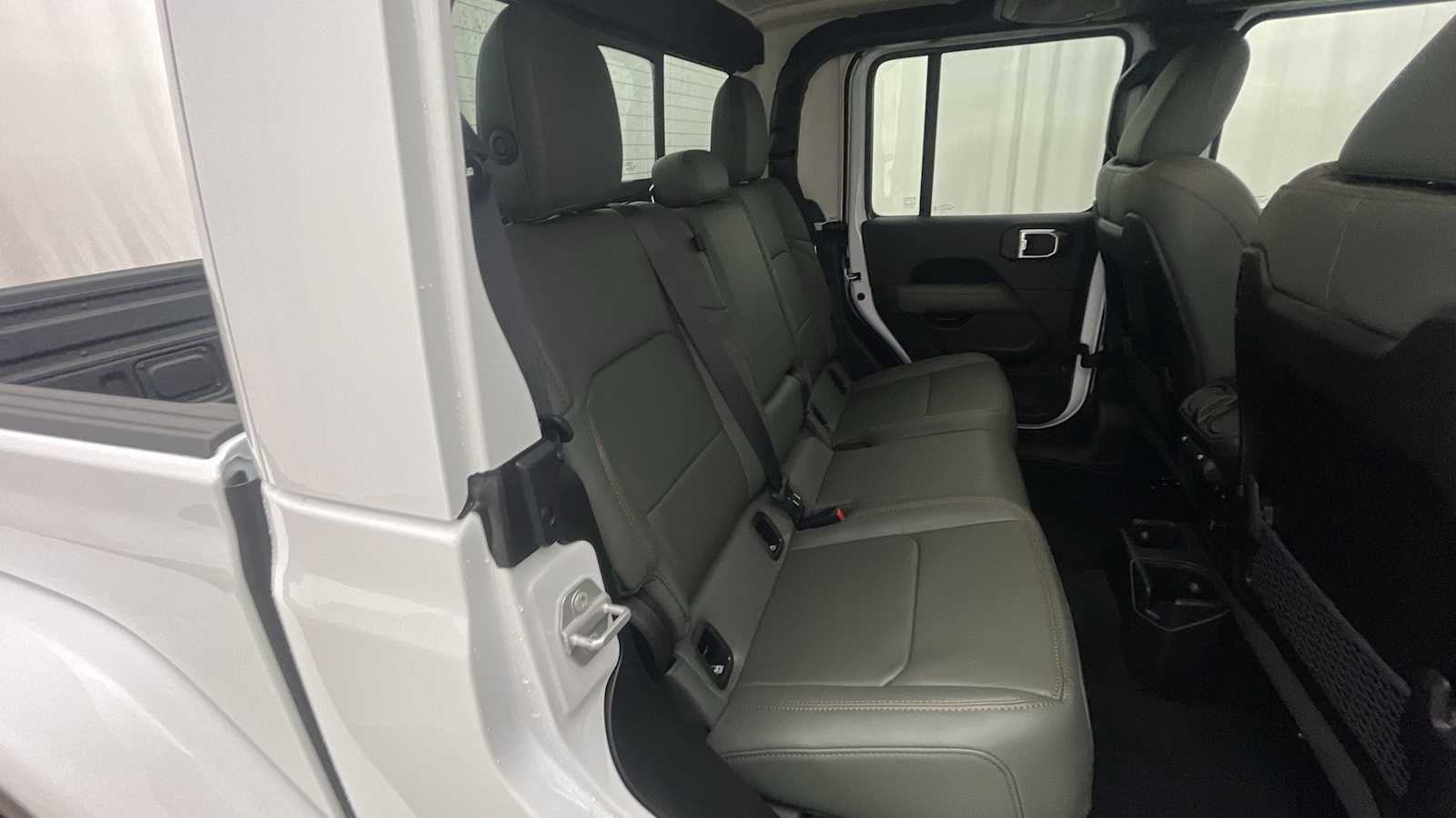 Thumbnail: 2025 Jeep Gladiator - 10