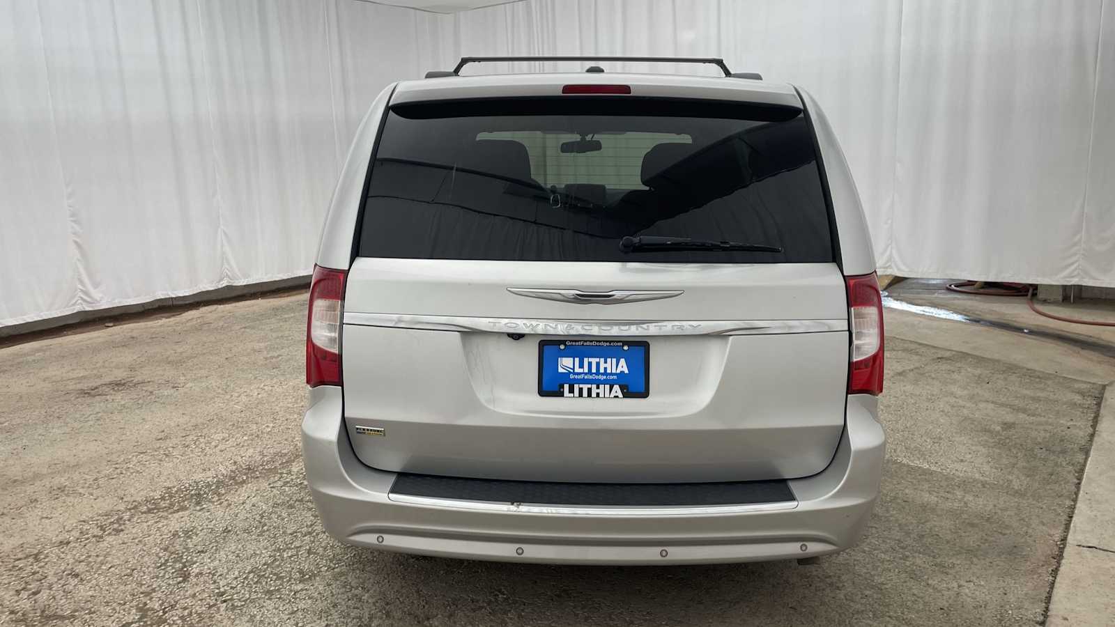 Thumbnail: 2011 Chrysler Town & Country - 29