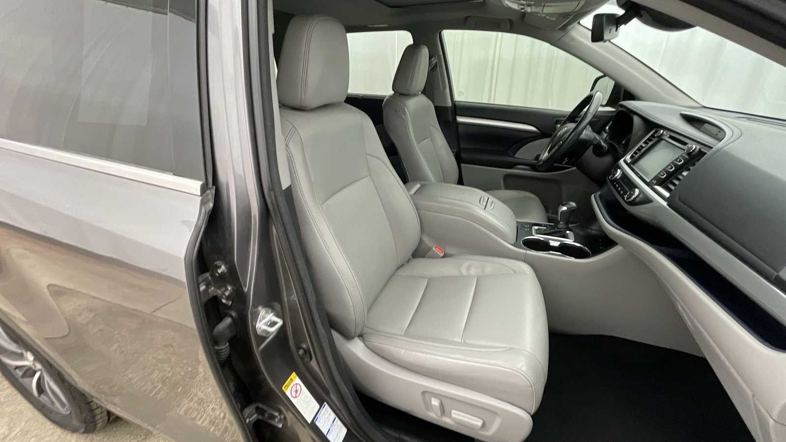 Thumbnail: 2018 Toyota Highlander - 13