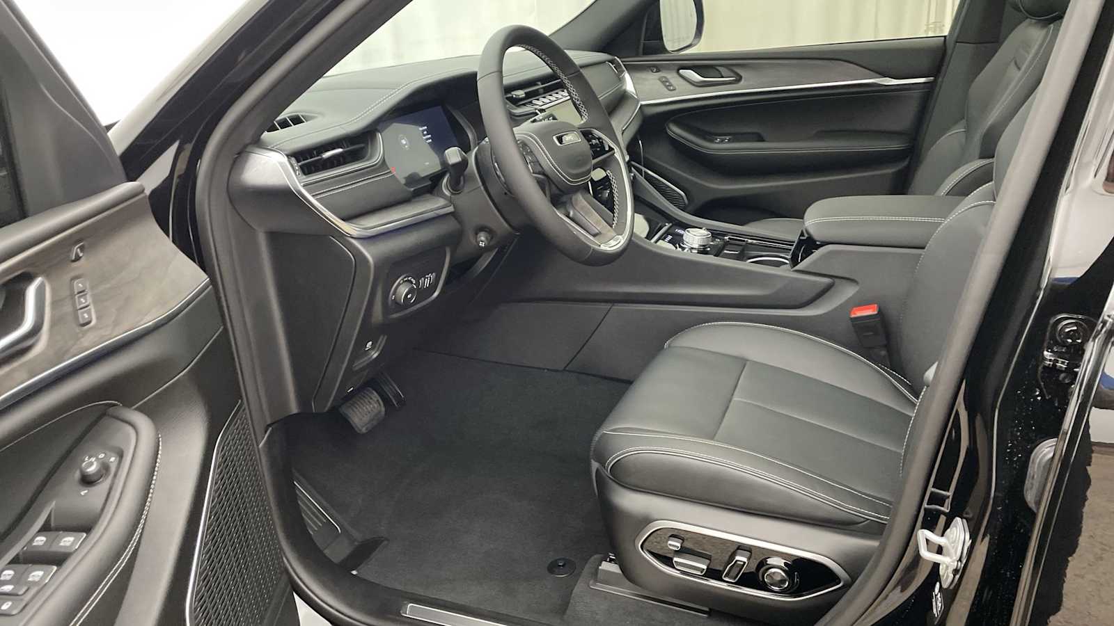 Thumbnail: 2025 Jeep Grand Cherokee - 2