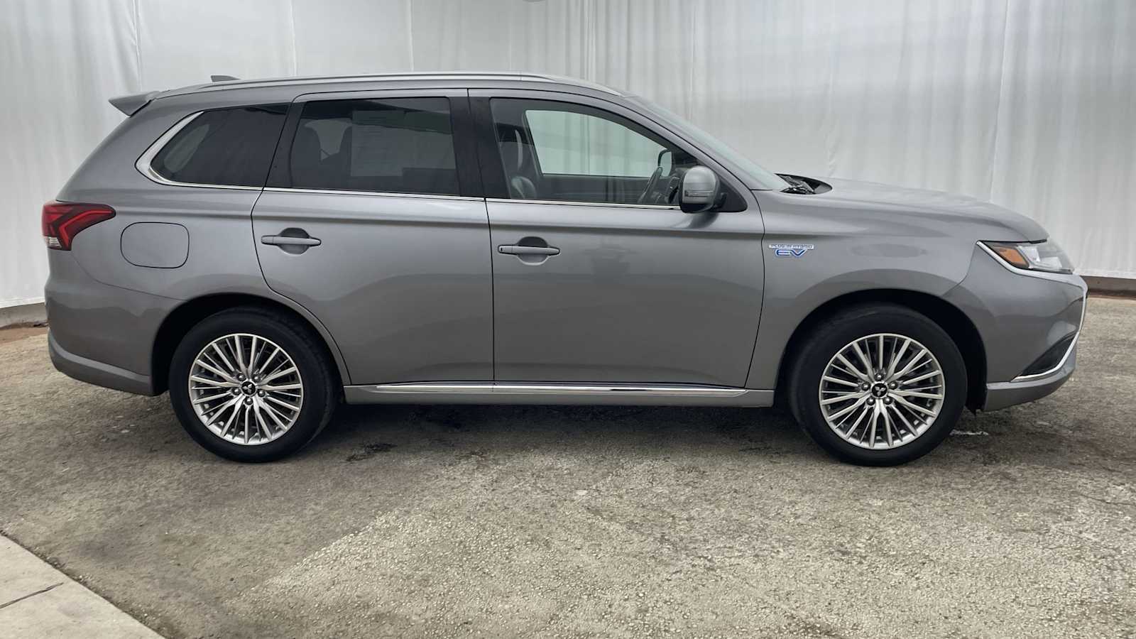 Thumbnail: 2022 Mitsubishi Outlander - 32