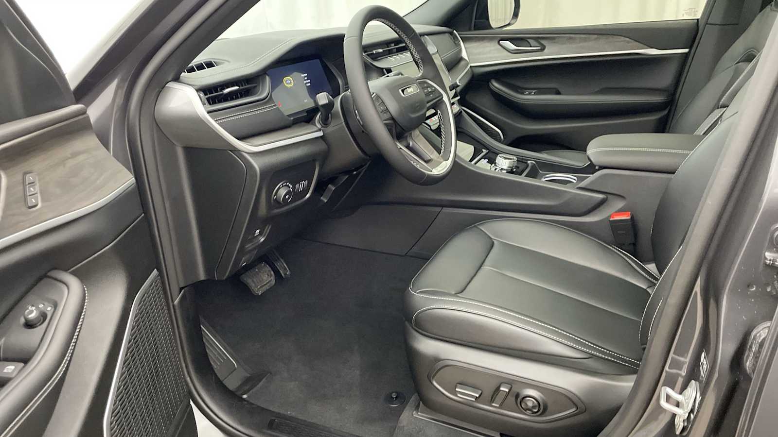 Thumbnail: 2026 Jeep Grand Cherokee - 2