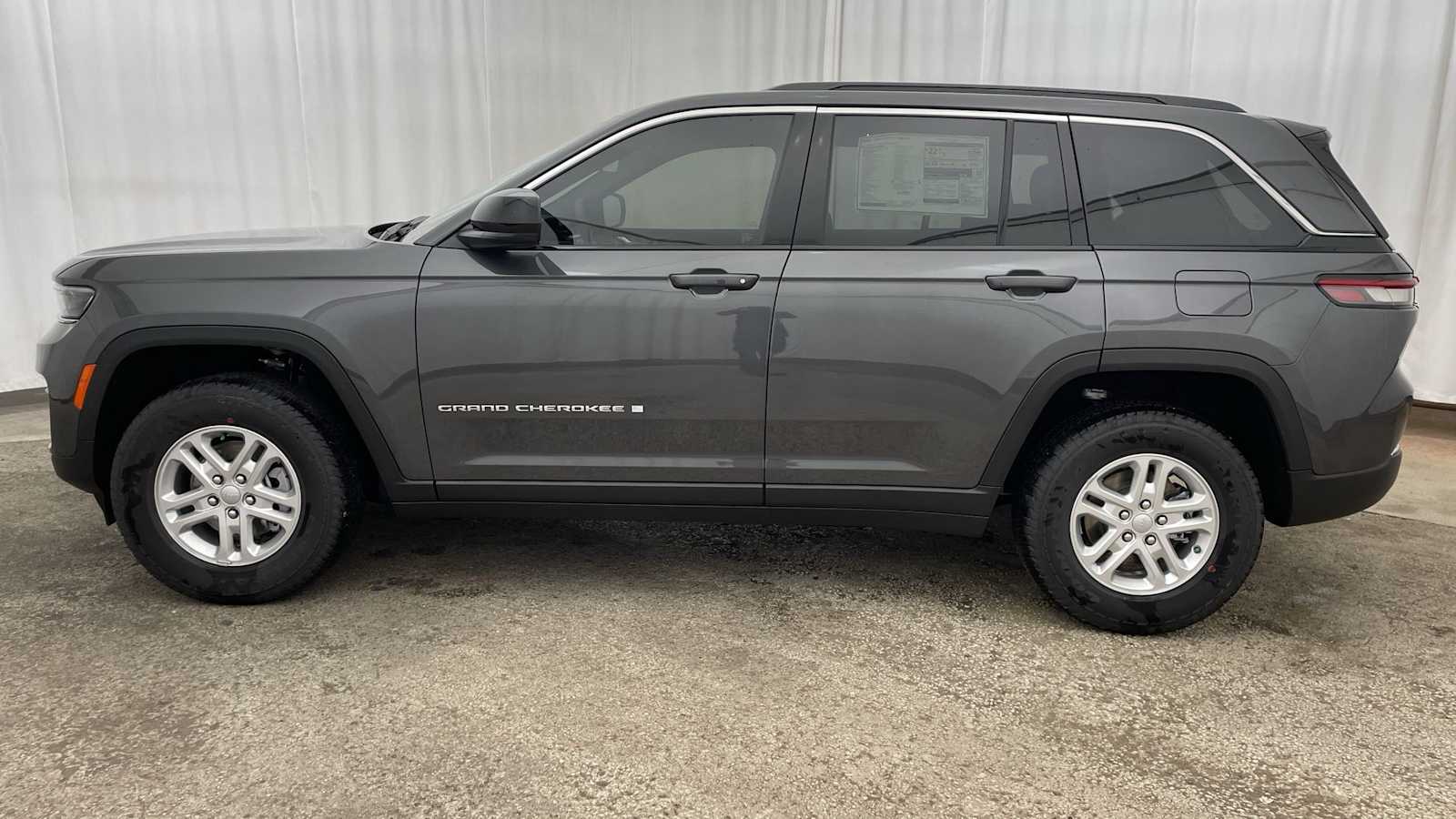 Thumbnail: 2025 Jeep Grand Cherokee - 31