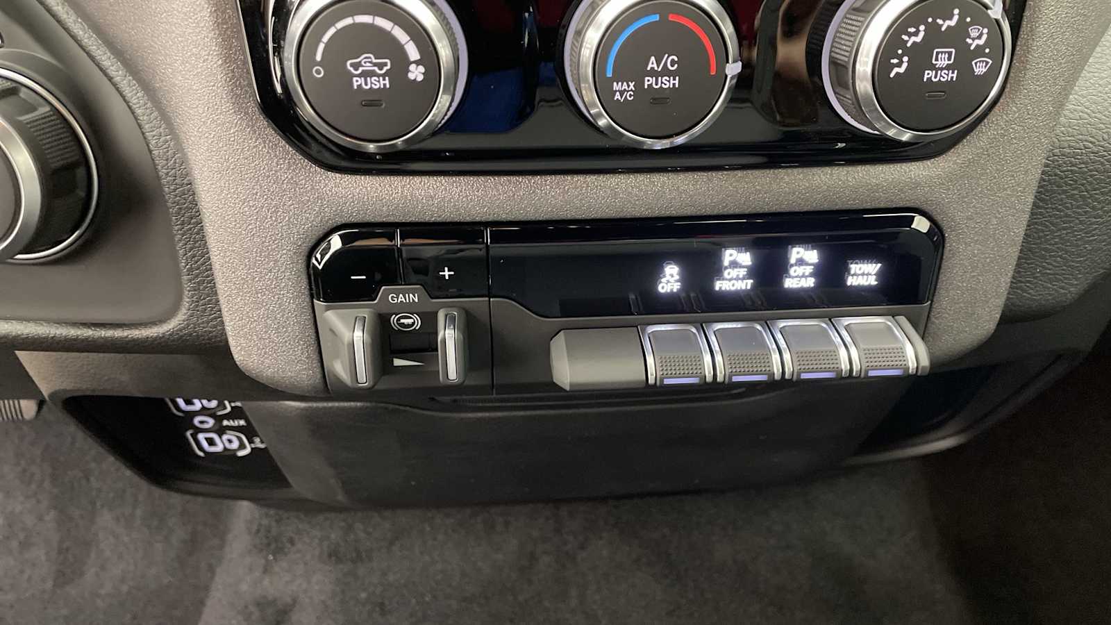 Thumbnail: 2025 RAM 1500 - 22