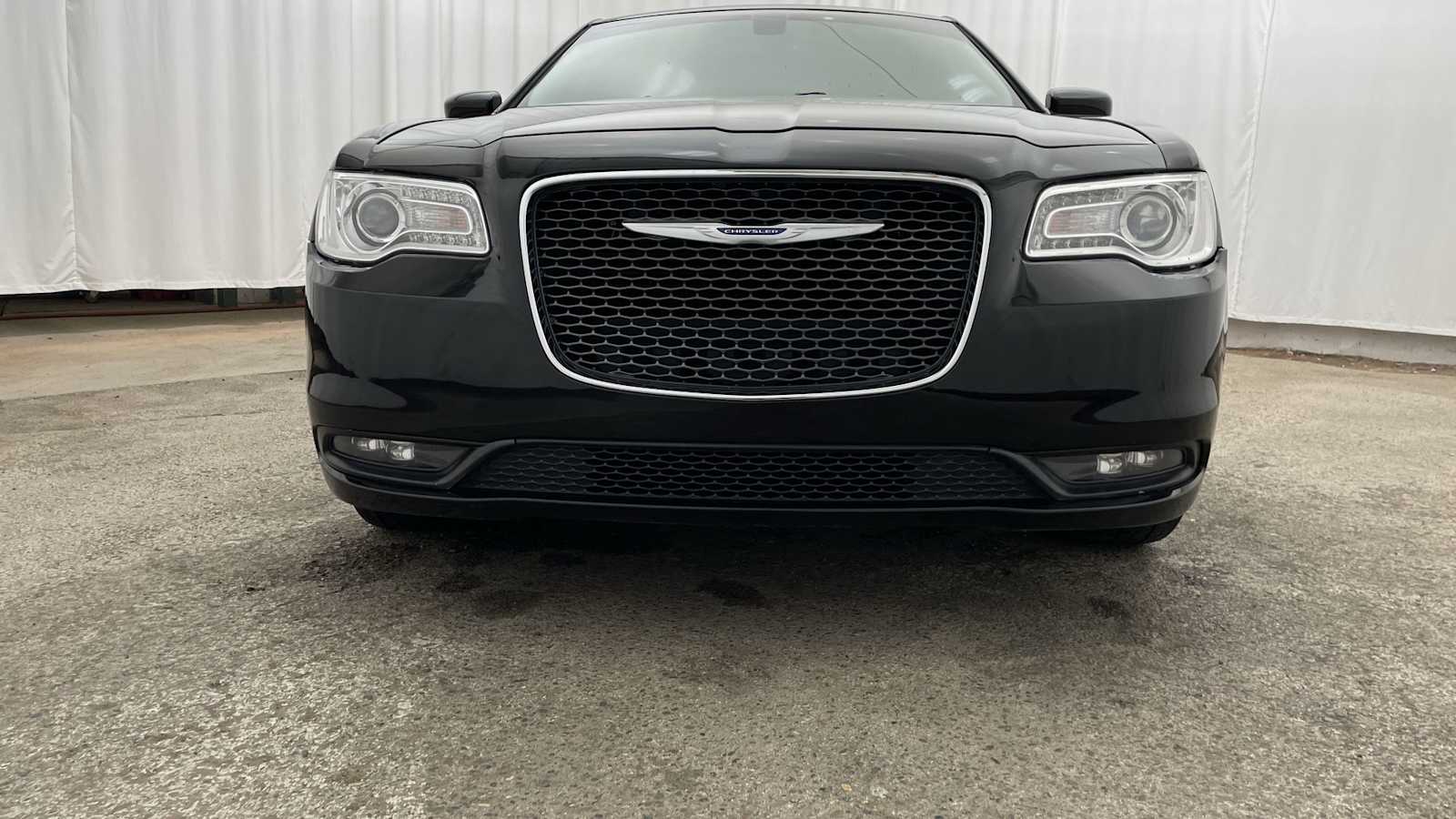 Thumbnail: 2020 Chrysler 300 - 37