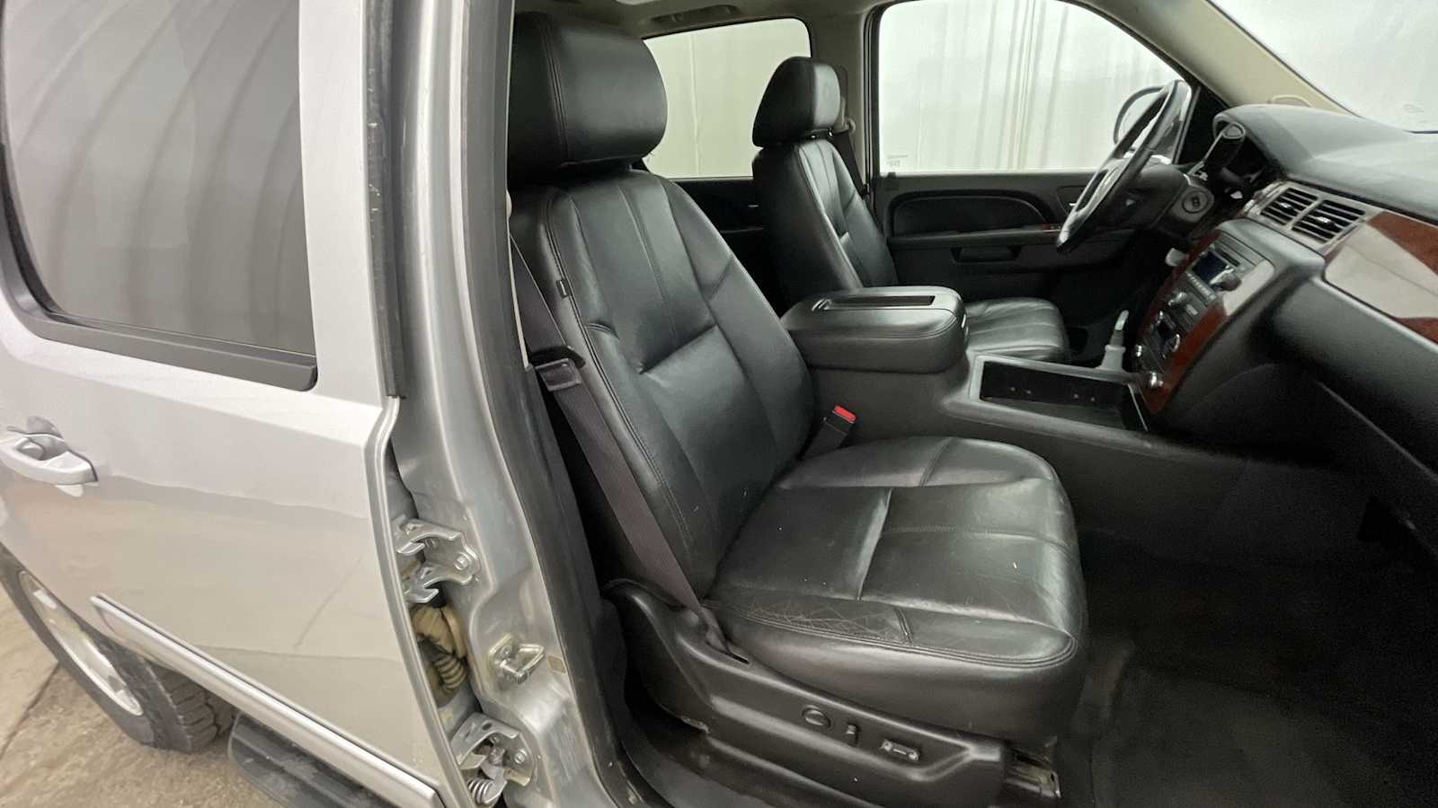 Thumbnail: 2014 Chevrolet Suburban - 12