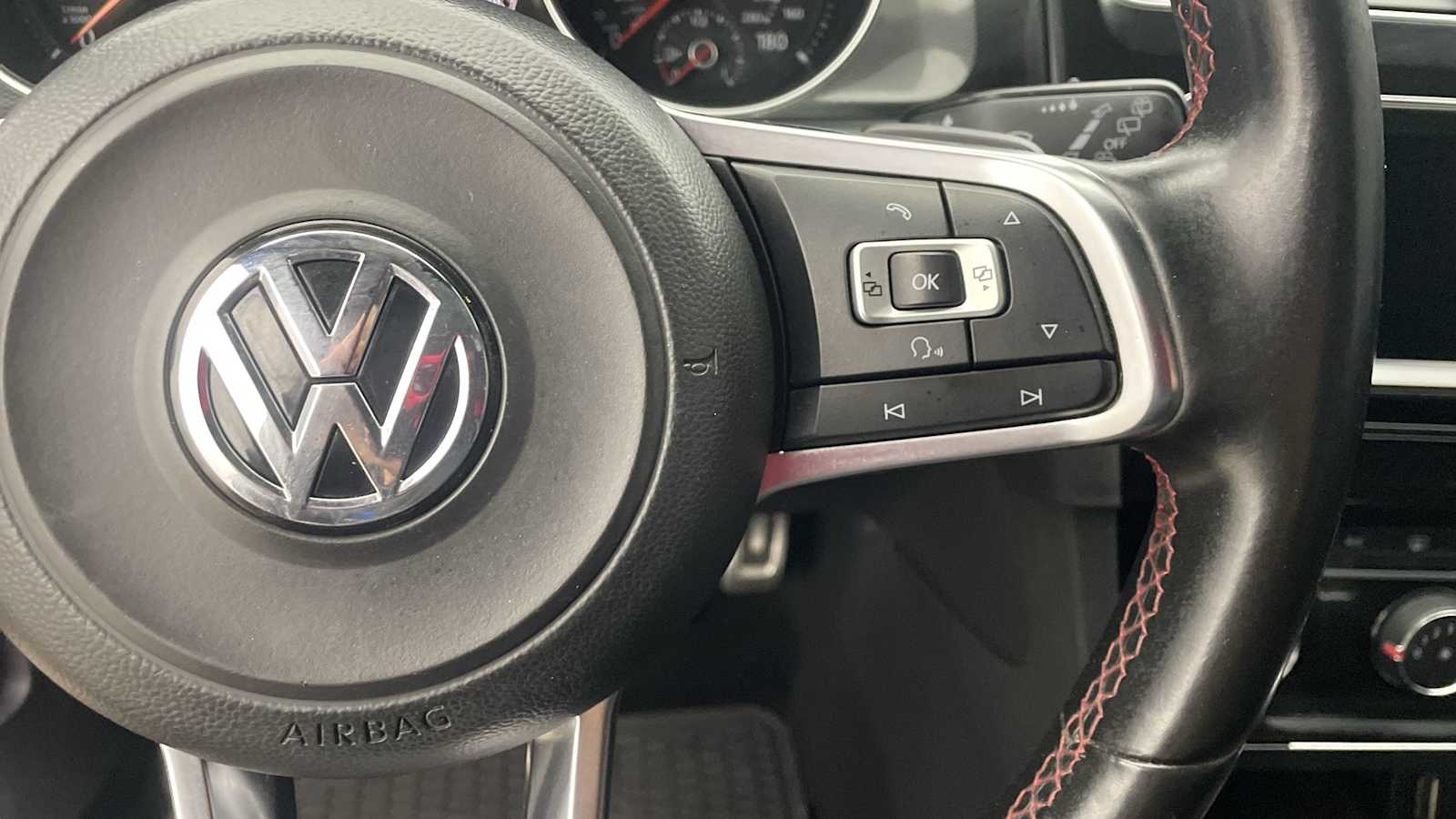 Thumbnail: 2015 Volkswagen Golf - 14