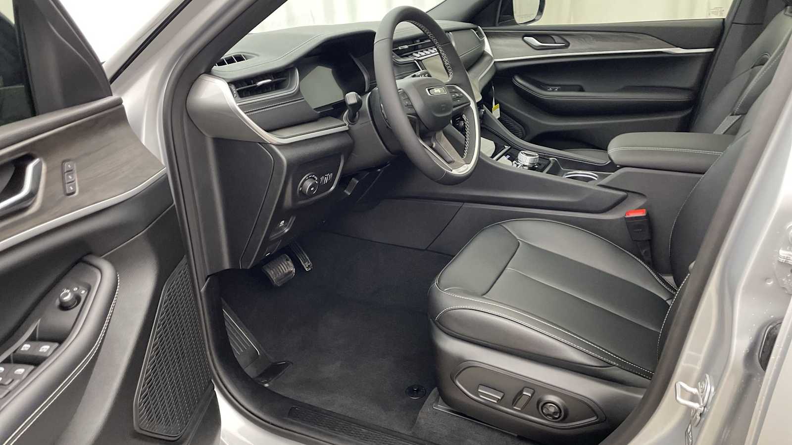 Thumbnail: 2025 Jeep Grand Cherokee - 2