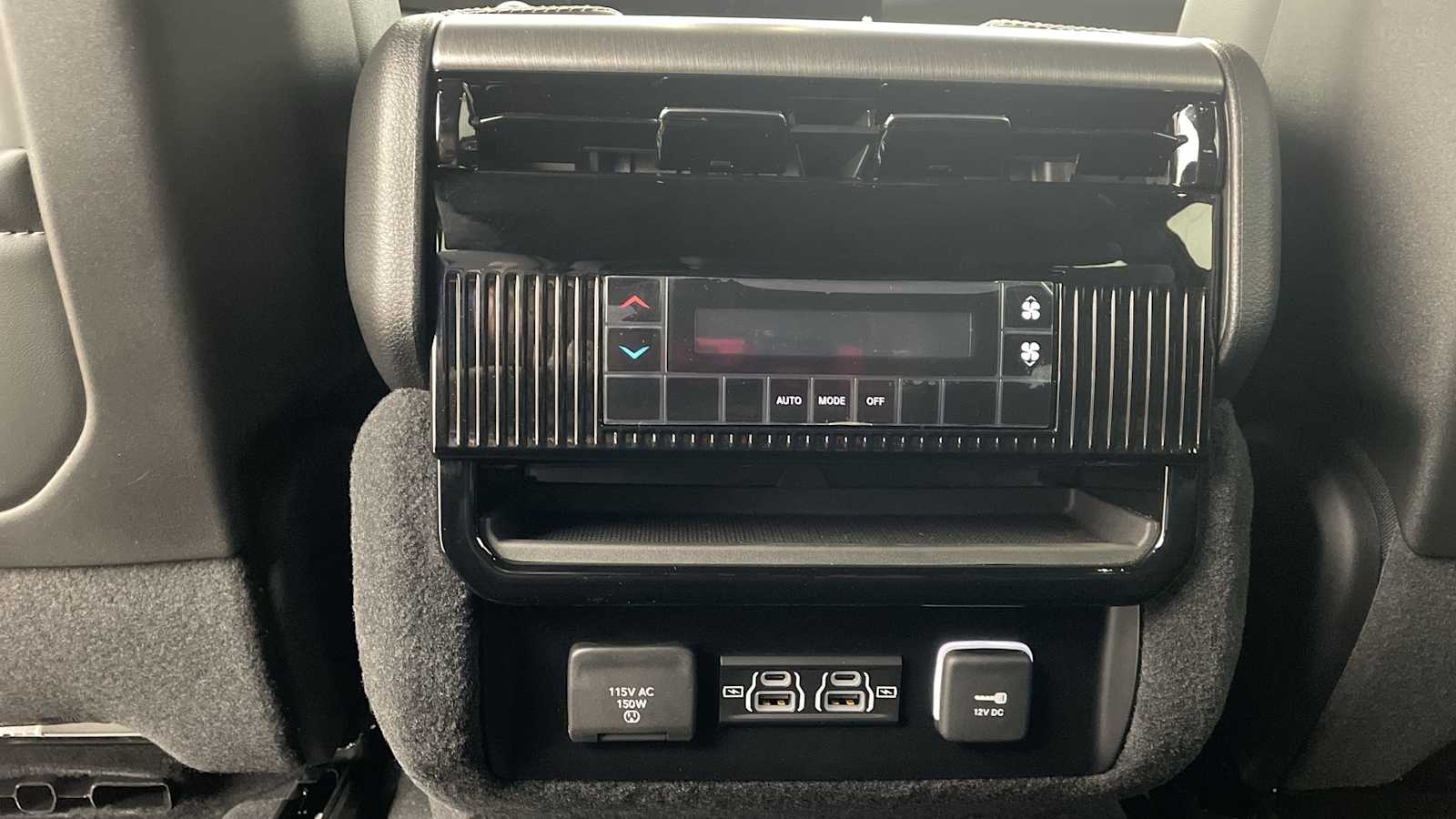 Thumbnail: 2025 Jeep Wagoneer - 26