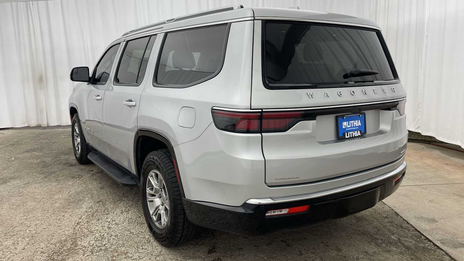 Thumbnail: 2022 Jeep Wagoneer - 33