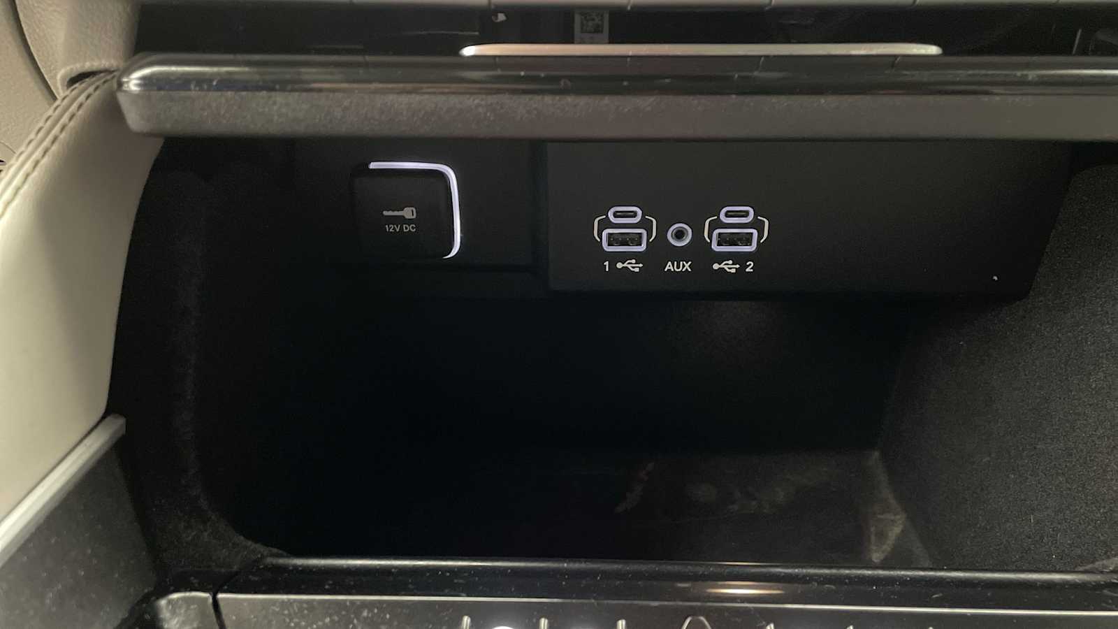 Thumbnail: 2022 Jeep Wagoneer - 20