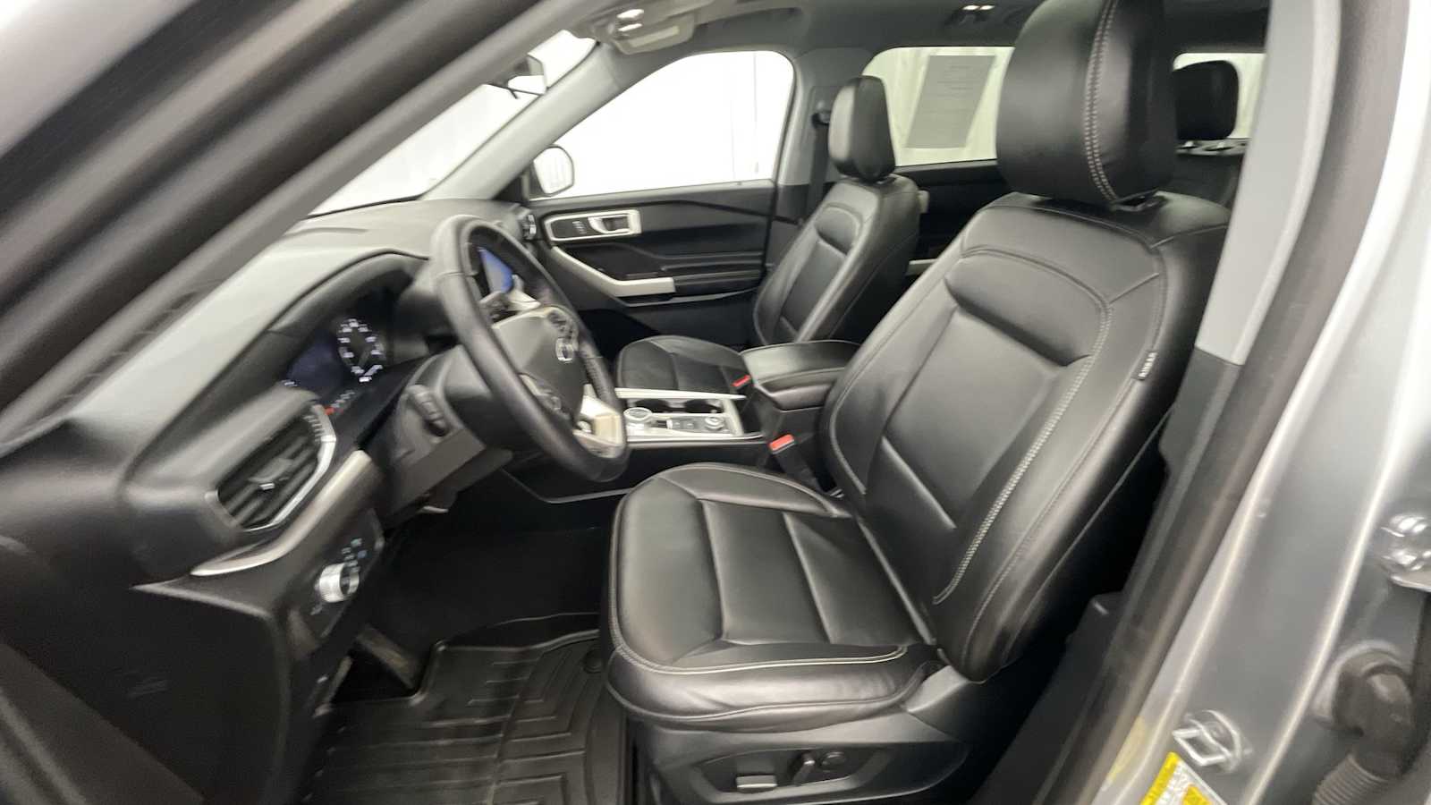 Thumbnail: 2022 Ford Explorer - 6