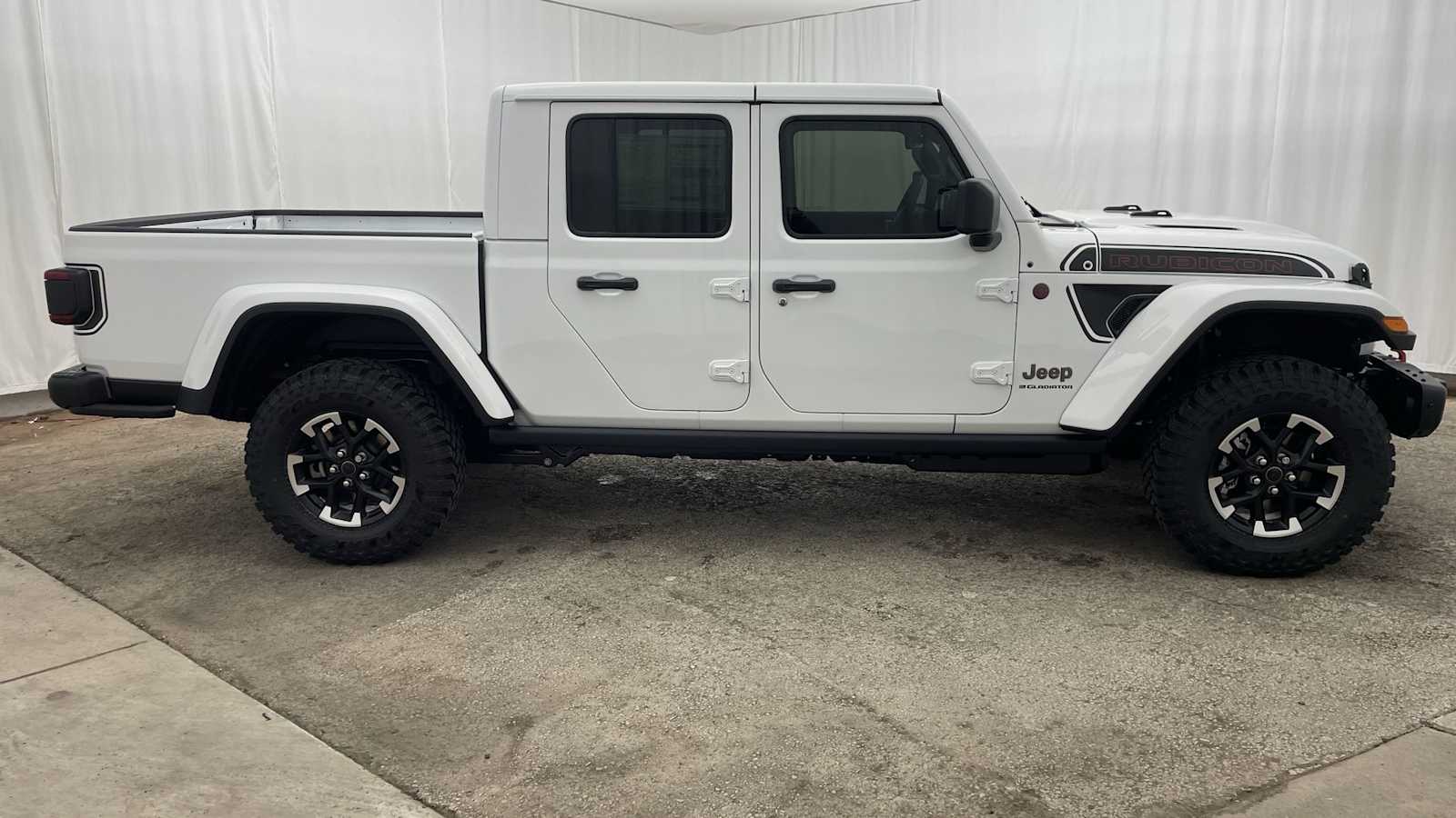 Thumbnail: 2026 Jeep Gladiator - 37