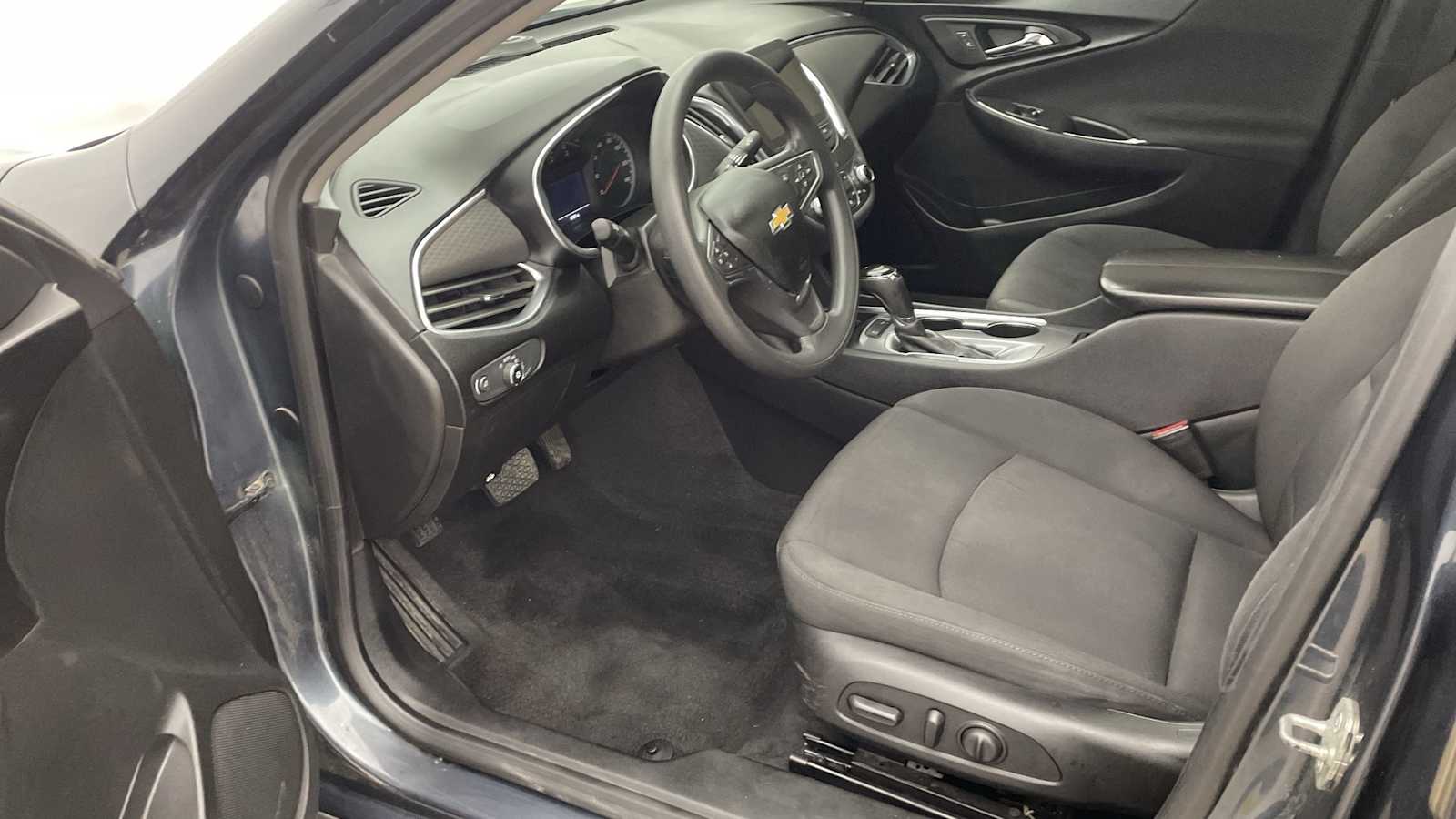 Used 2019 Chevrolet Malibu 1LT with VIN 1G1ZD5ST7KF117776 for sale in Great Falls, MT