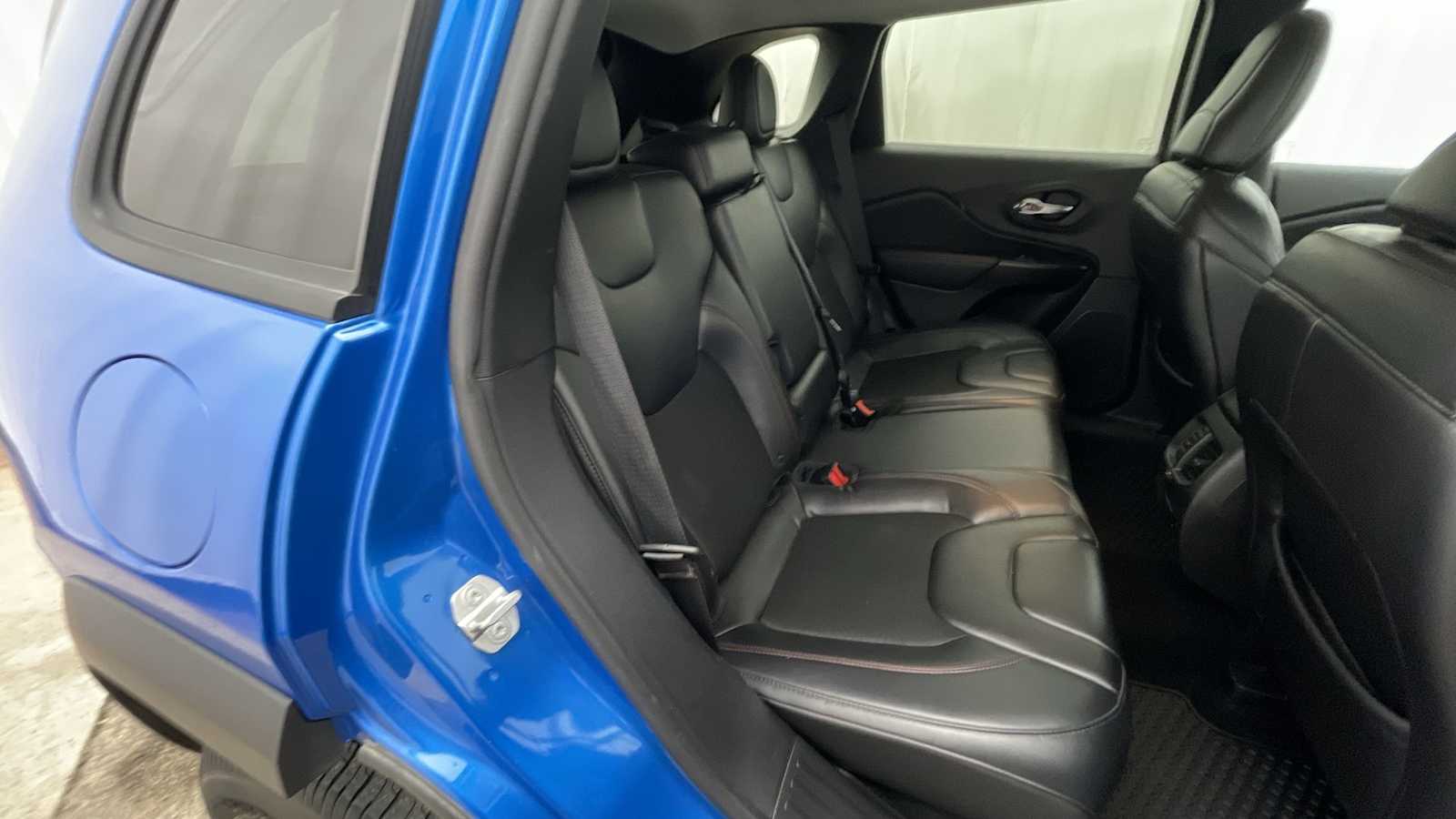 Thumbnail: 2019 Jeep Cherokee - 9