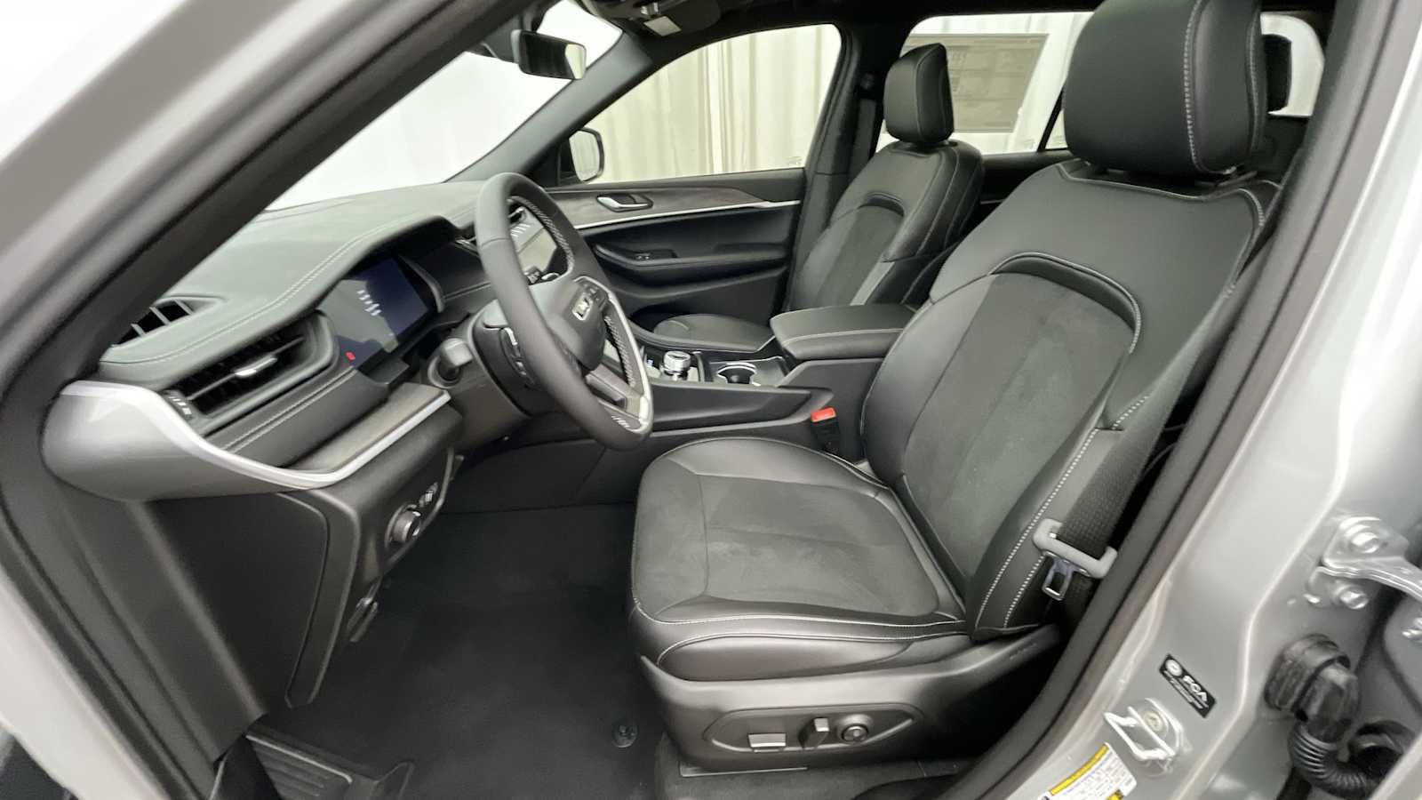 Thumbnail: 2026 Jeep Grand Cherokee - 7