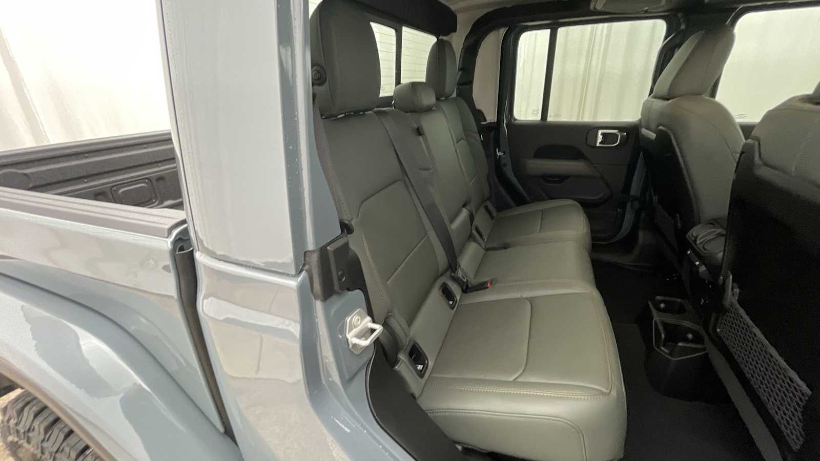 Thumbnail: 2025 Jeep Gladiator - 10