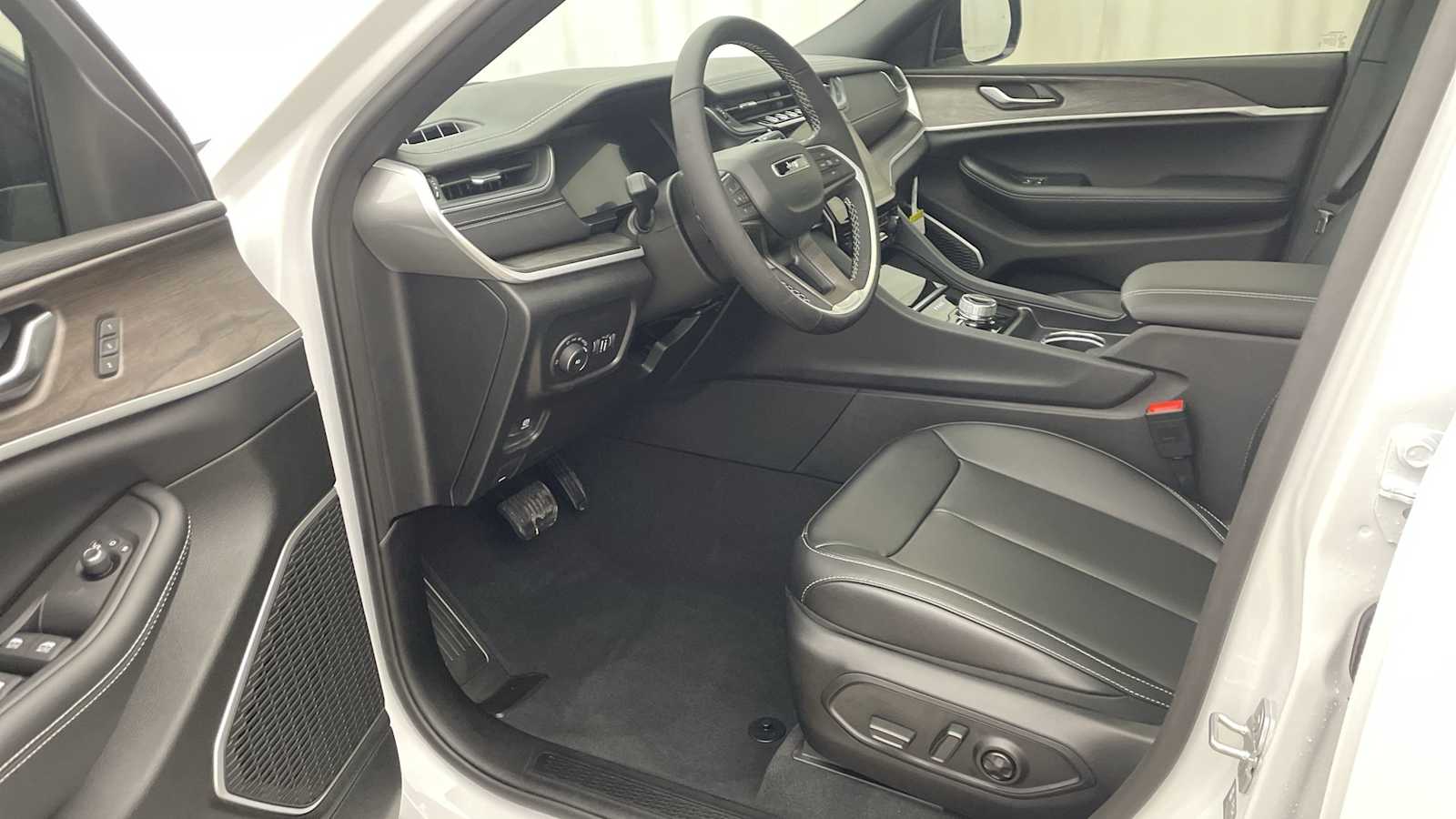 Thumbnail: 2025 Jeep Grand Cherokee - 2