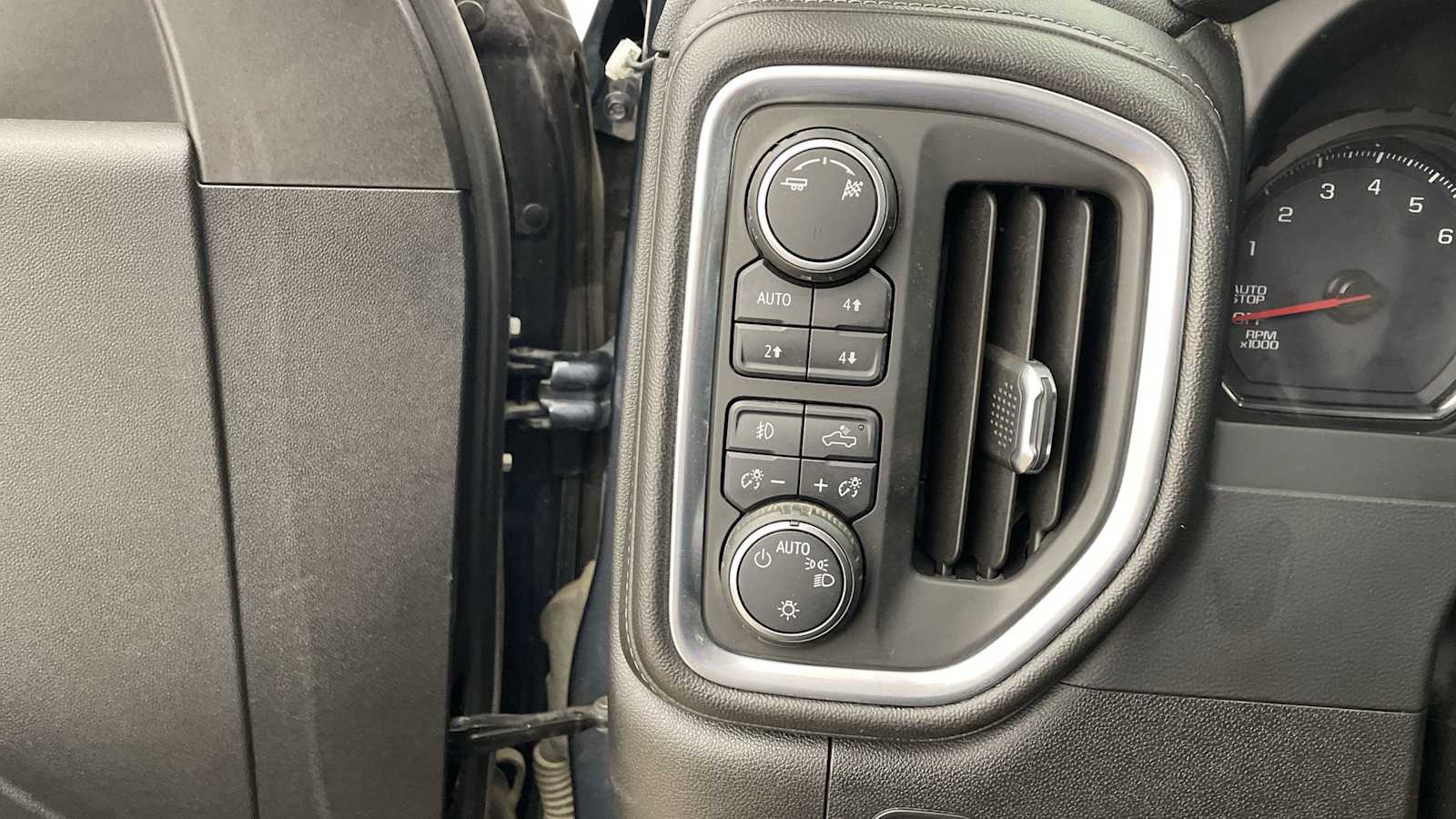 Thumbnail: 2019 Chevrolet Silverado 1500 - 24