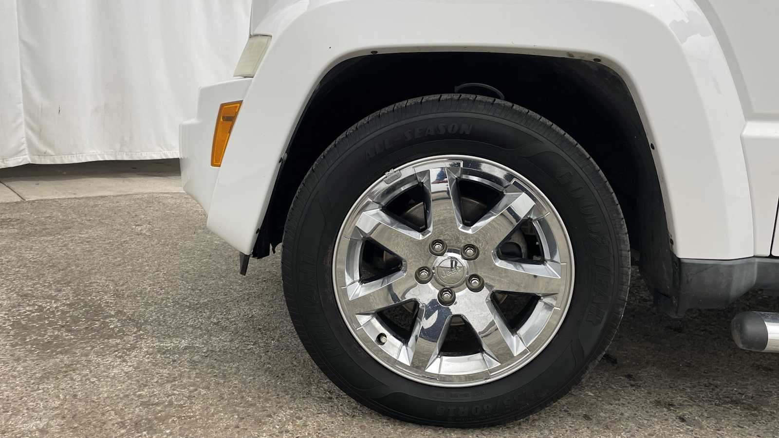 Thumbnail: 2012 Jeep Liberty - 38