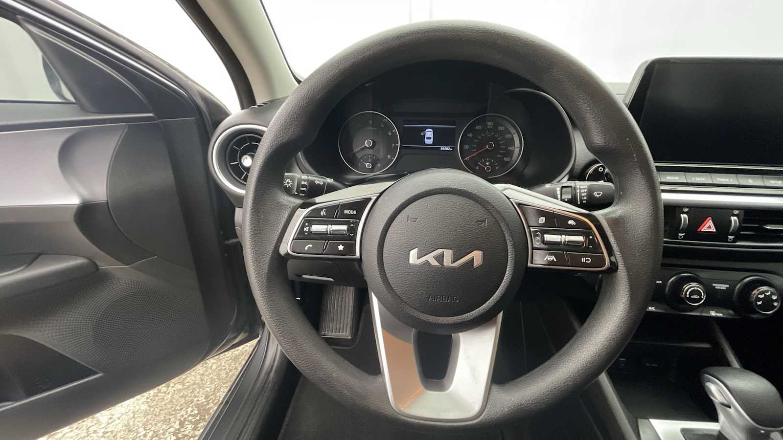Thumbnail: 2022 Kia Forte - 11
