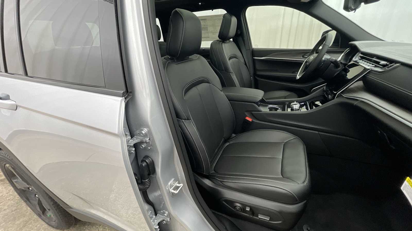 Thumbnail: 2025 Jeep Grand Cherokee - 13