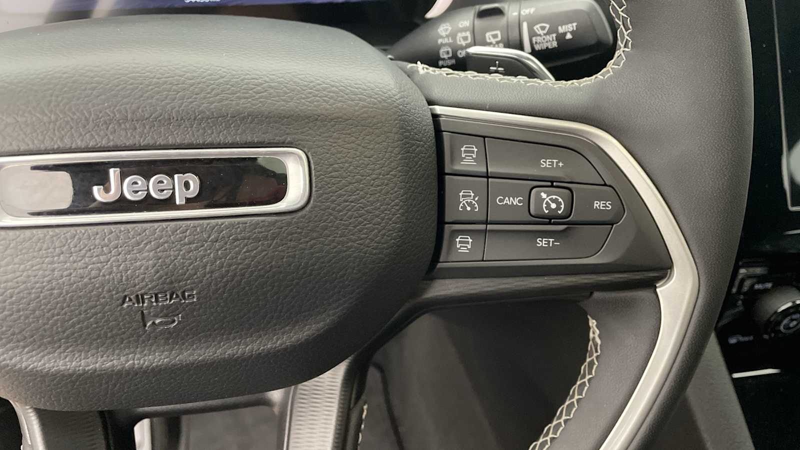 Thumbnail: 2023 Jeep Grand Cherokee - 14