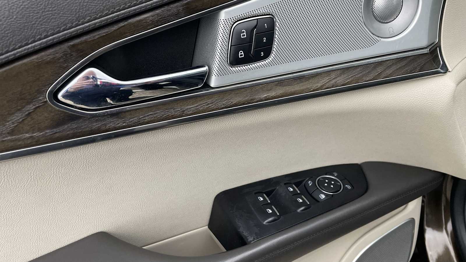 Thumbnail: 2019 Lincoln Nautilus - 7