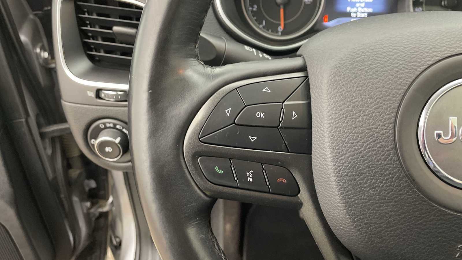 Thumbnail: 2019 Jeep Cherokee - 15