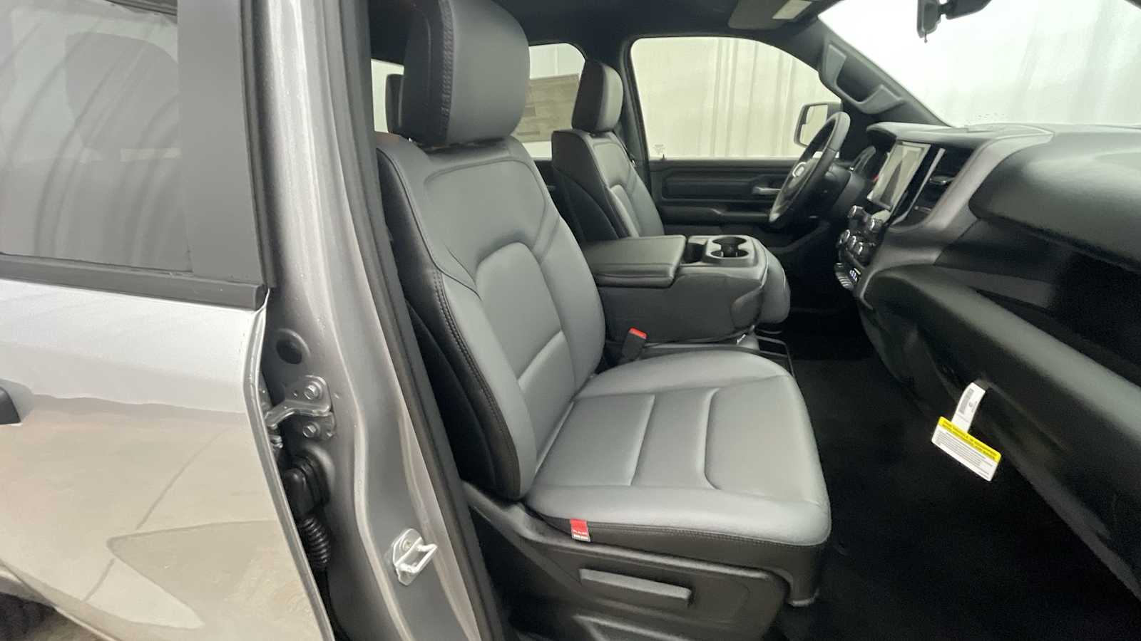 Thumbnail: 2025 RAM 1500 - 10