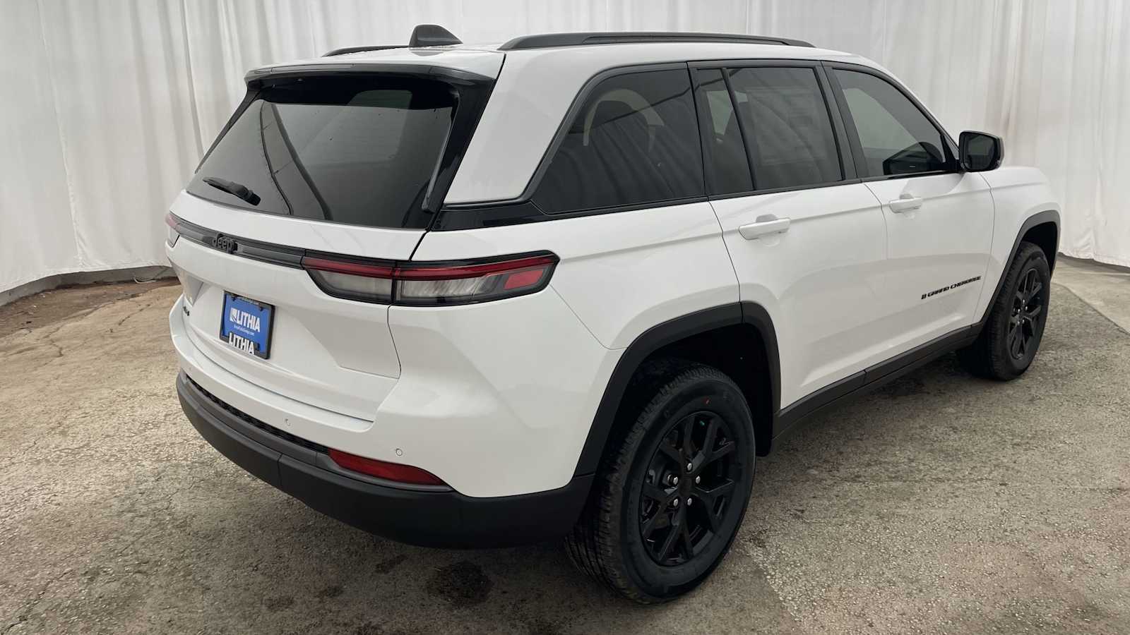 Thumbnail: 2026 Jeep Grand Cherokee - 35