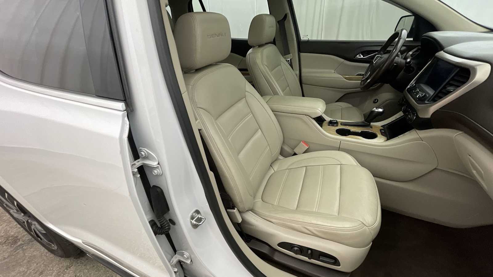 Thumbnail: 2017 GMC Acadia - 14