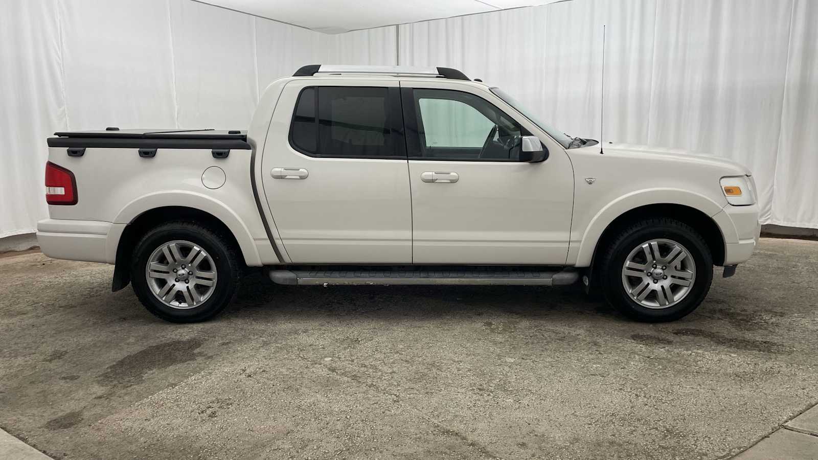 Thumbnail: 2008 Ford Explorer Sport Trac - 32